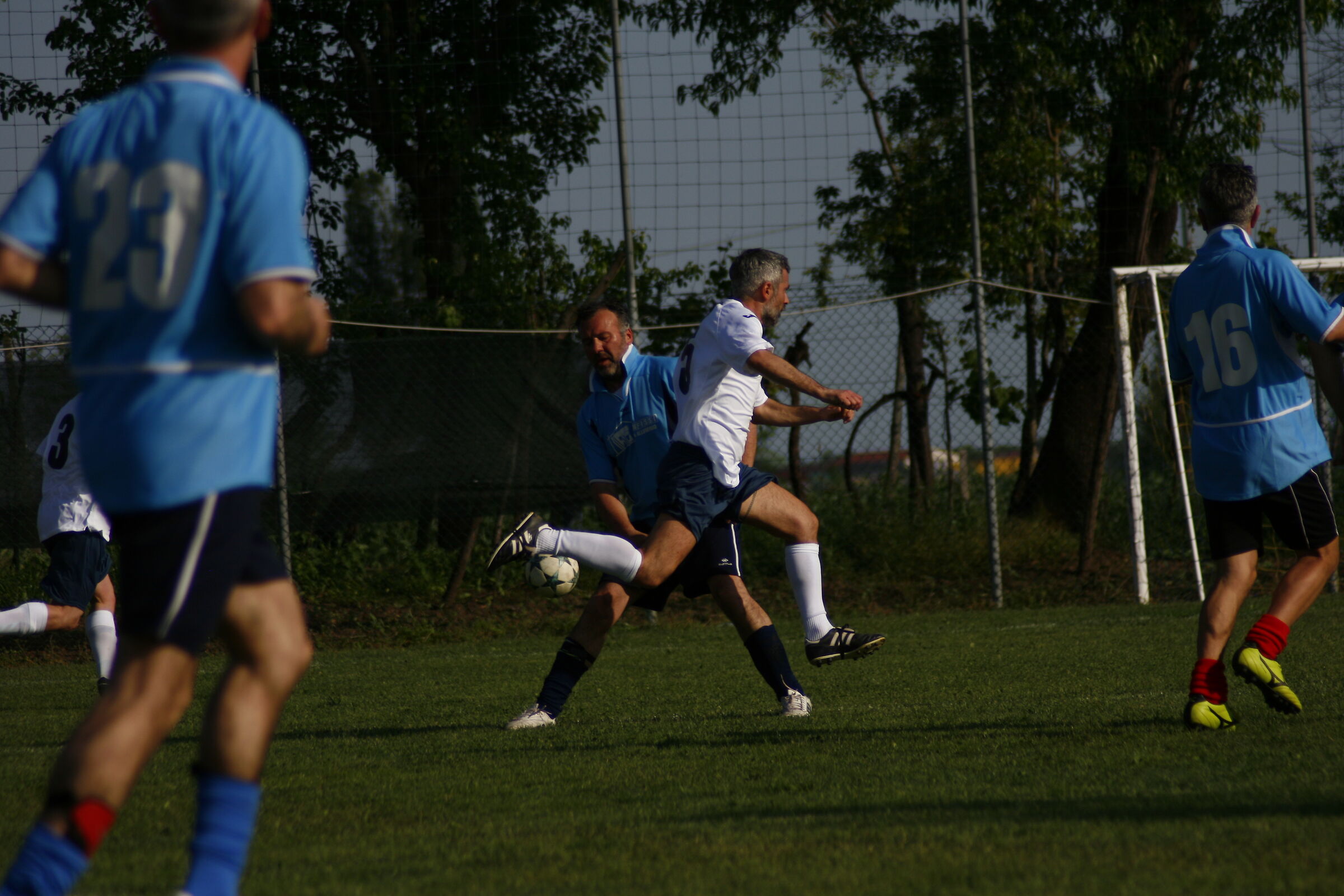 Quando si dice saltare l'avversario...