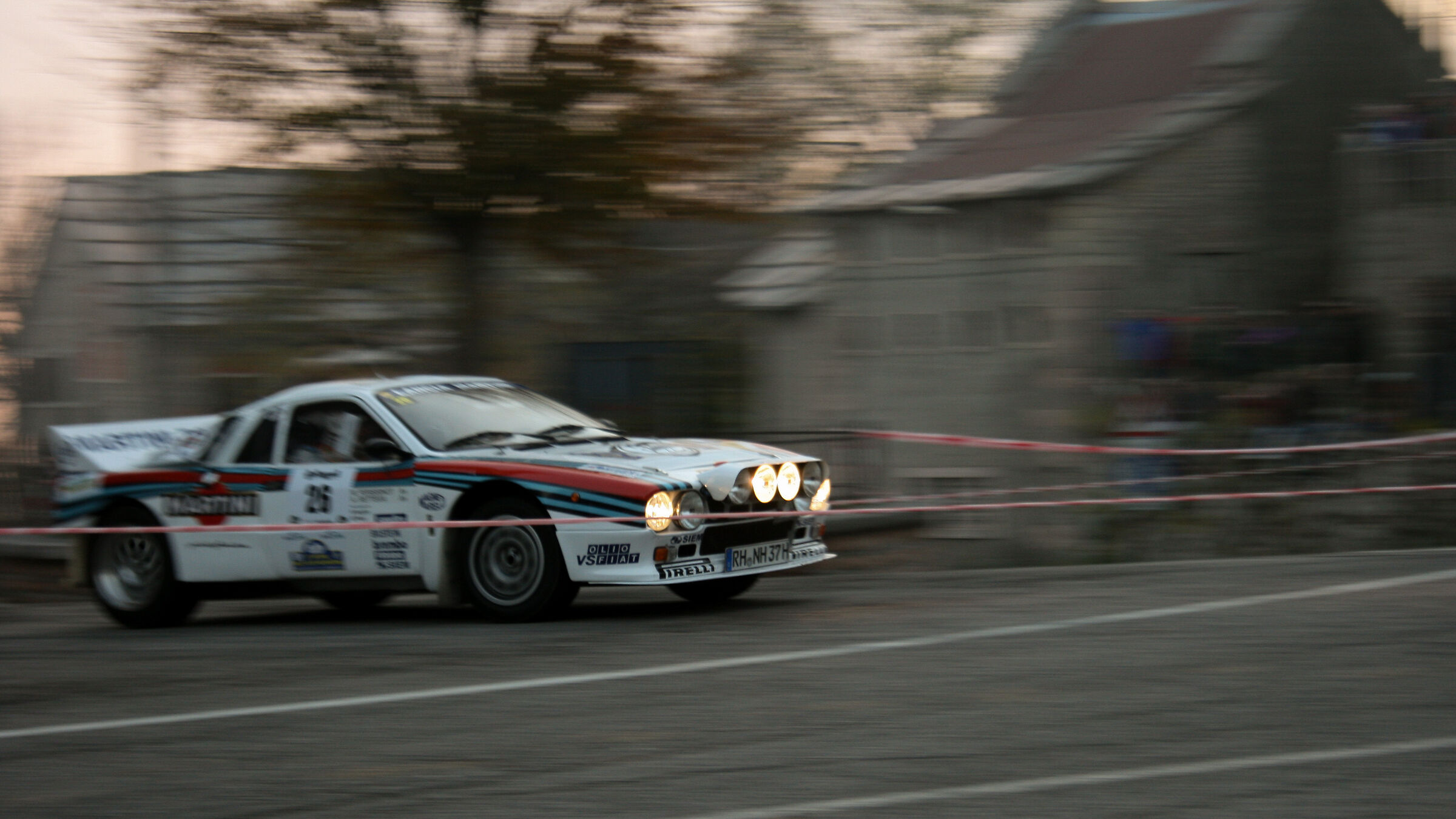 moving - Lancia Rally 037