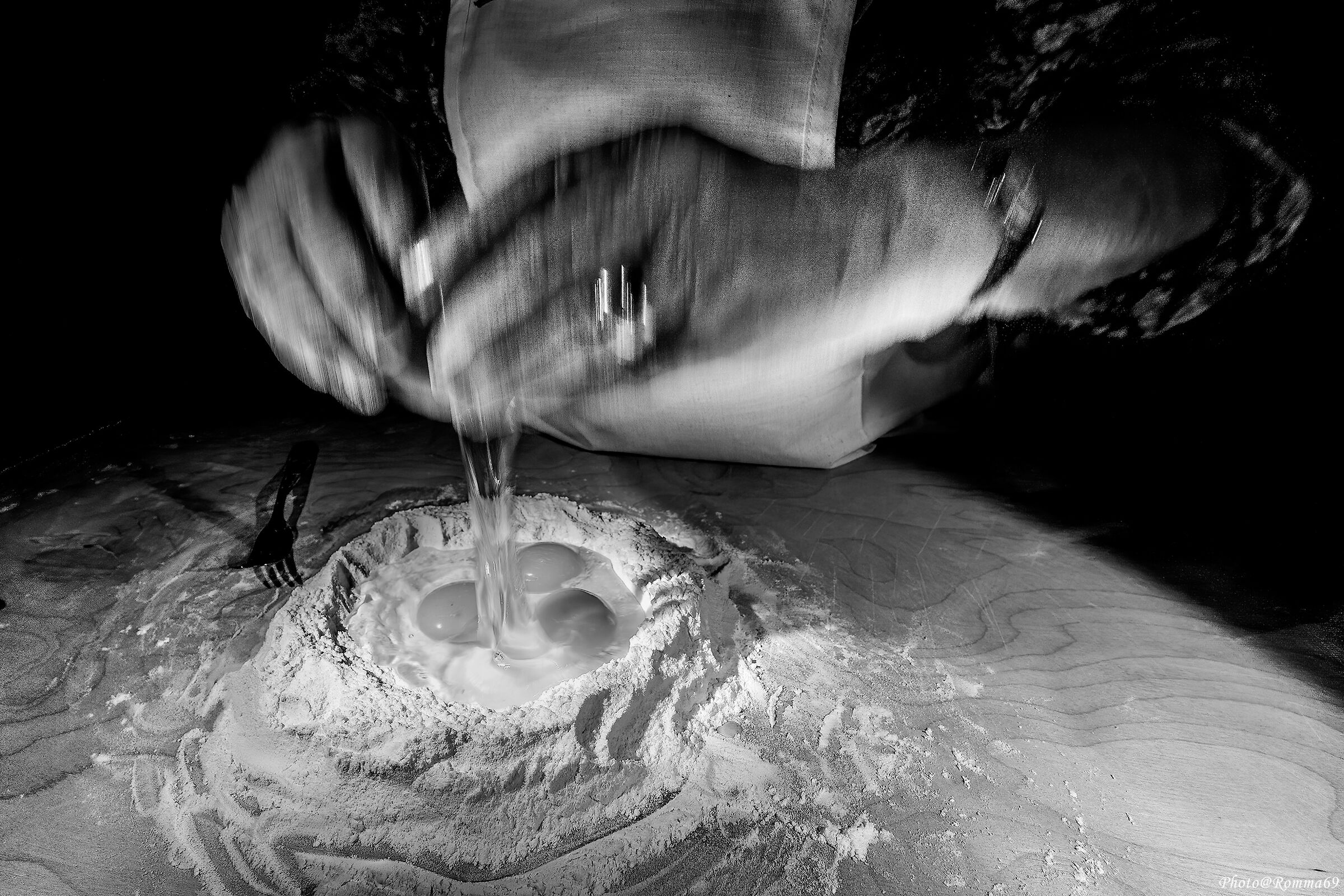 L'arte del fare la sfoglia: le uova e la farina