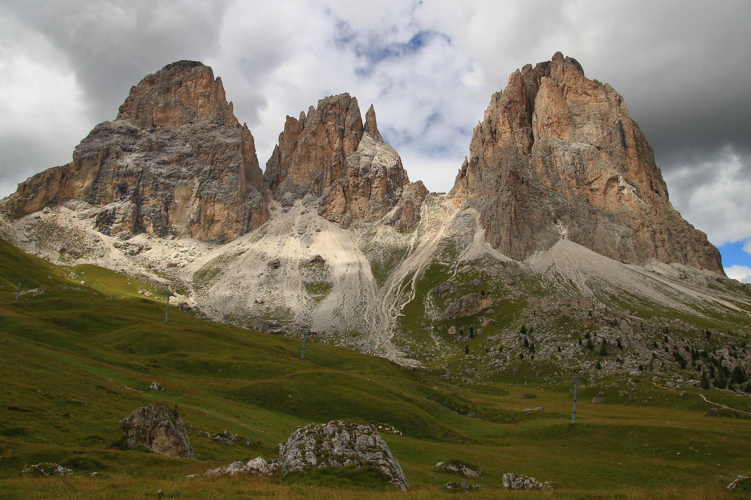 pebble long step saddle