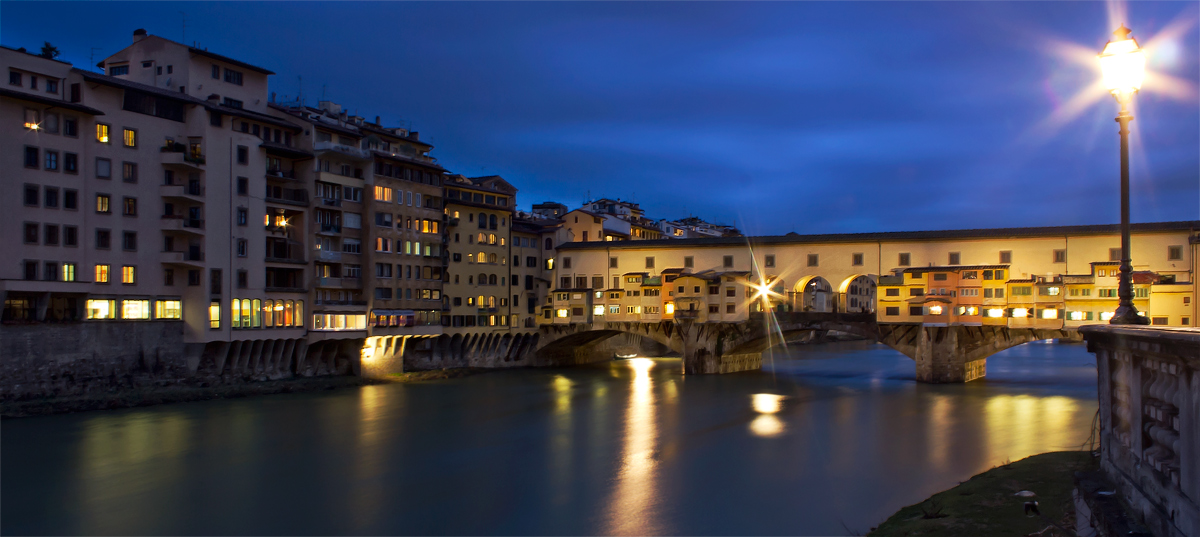 Ponte vecchio all'ora Blu