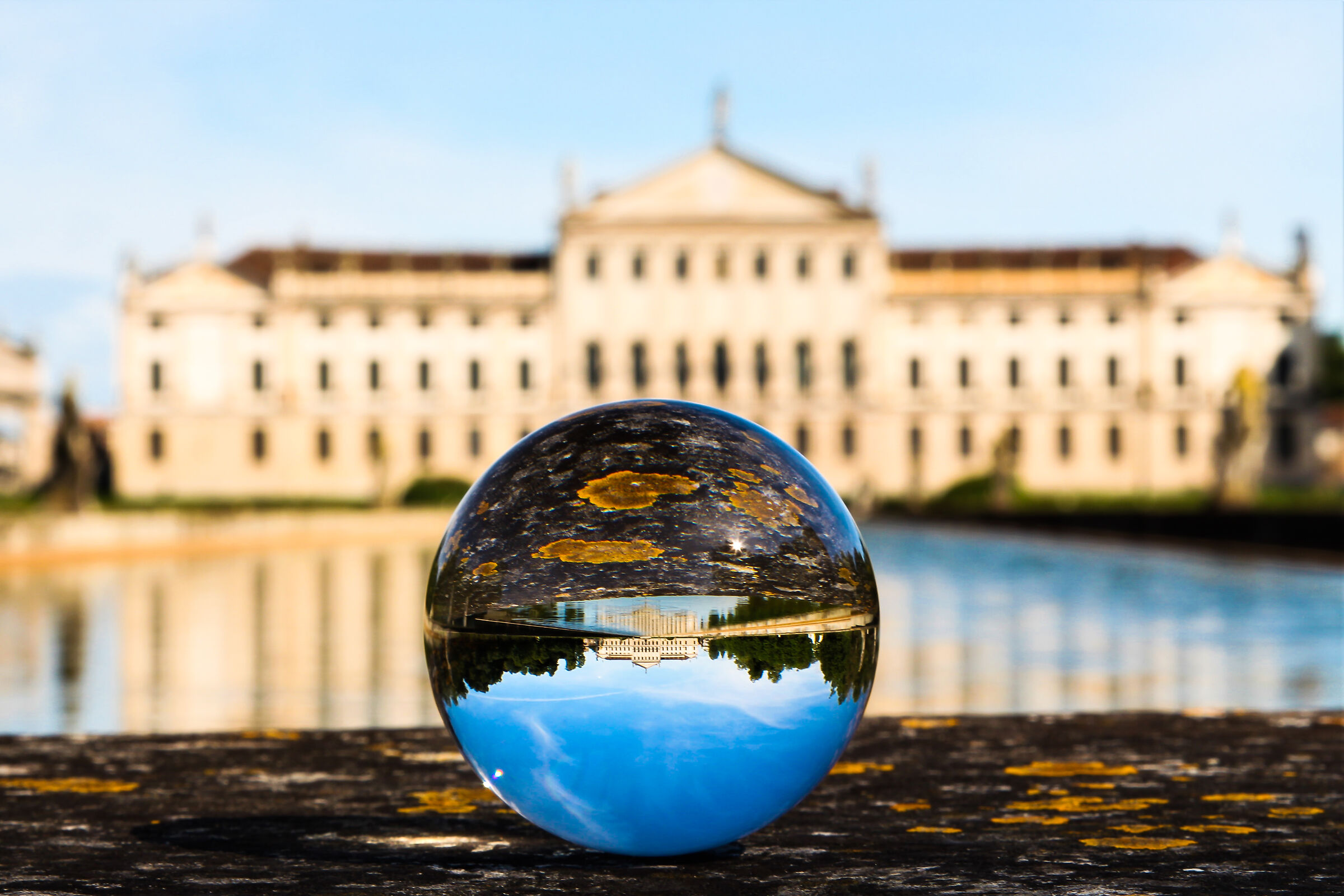 La sfera di cristallo