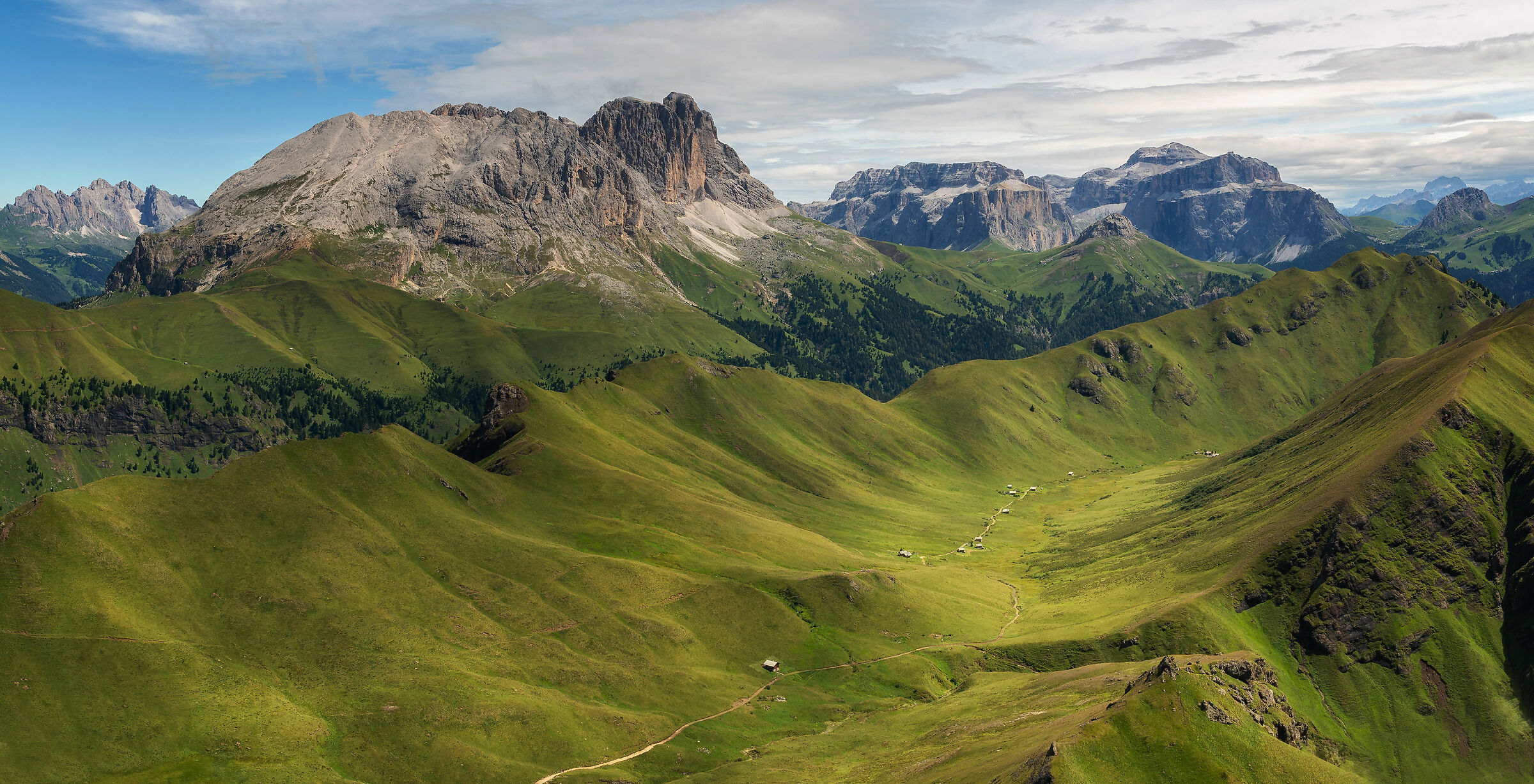 Piccolo villaggio nelle Dolomiti