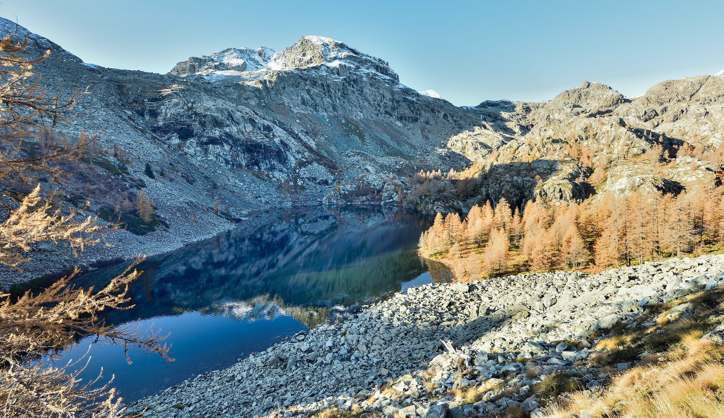 Lago Cornuto dal sentiero per il Grand Lac
