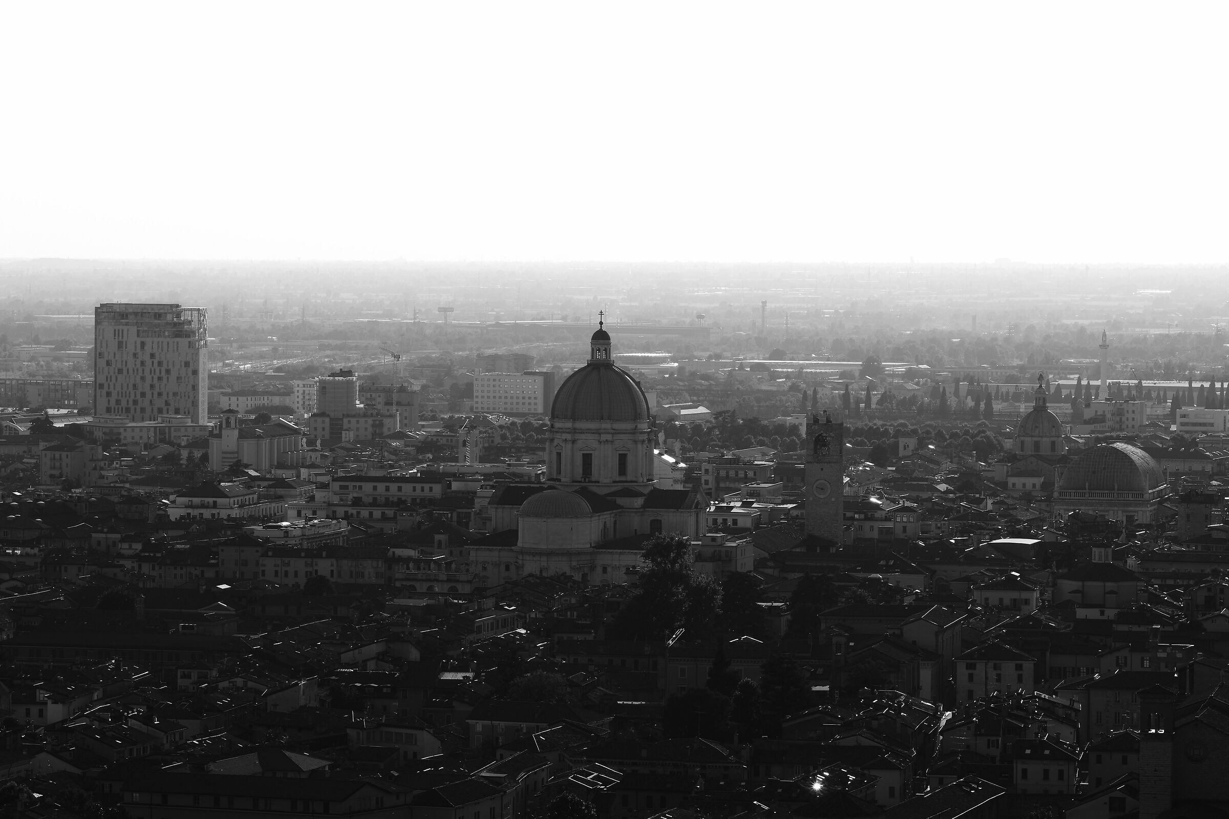 La Leonessa tra foschia e luci del tramonto
