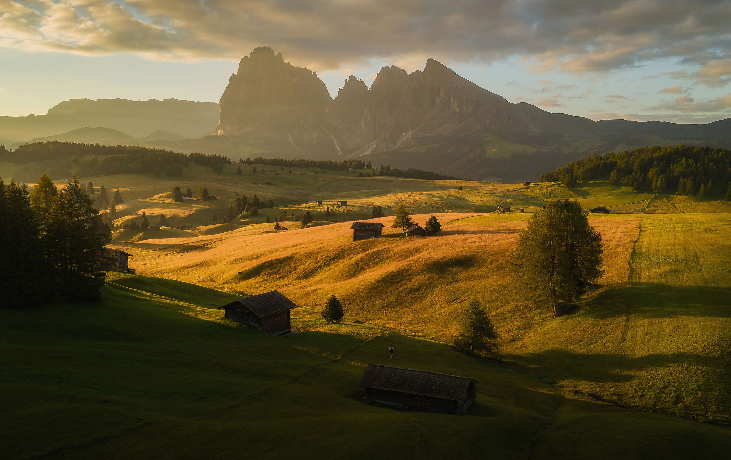 Un drone di Seiser Alm all'alba