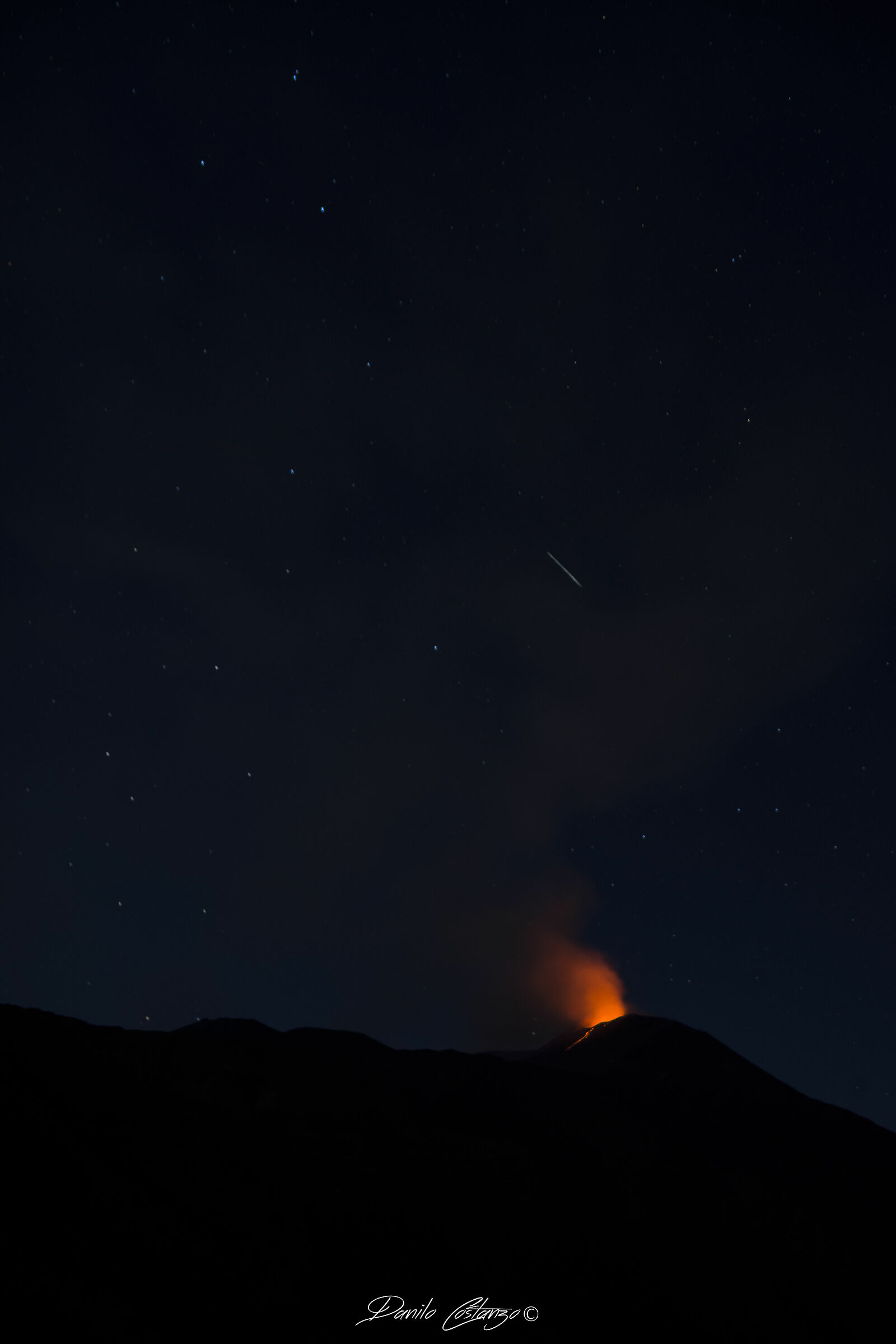 Una Perseide incontra l'Etna