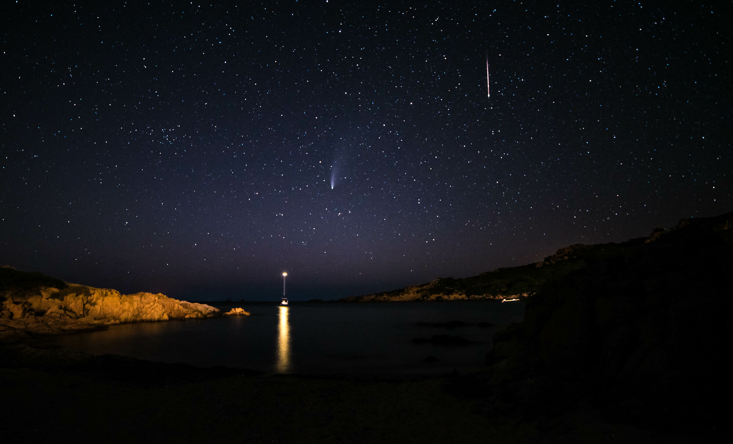 cometa  neowise  con bolide
