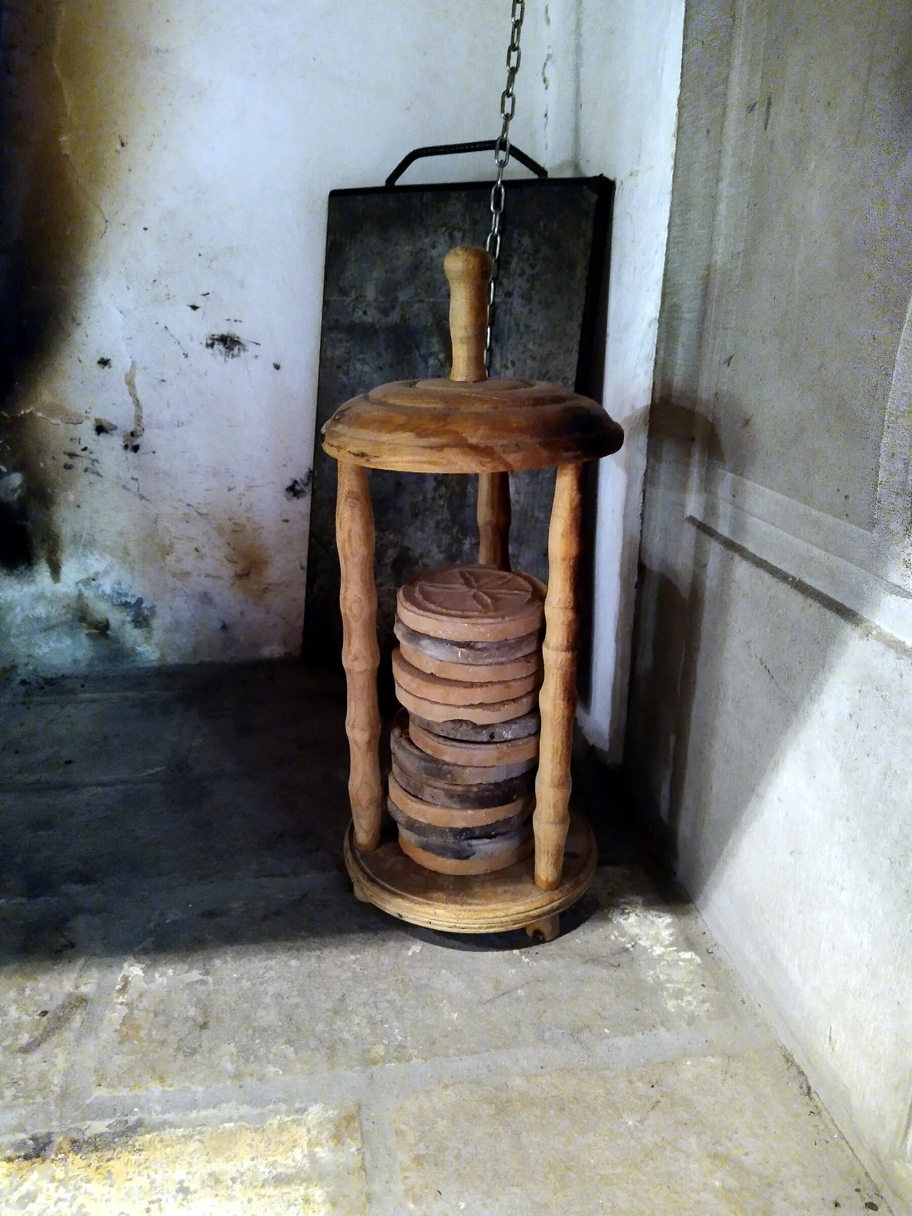 Antica "Tigella" per cuocere  le crescentine