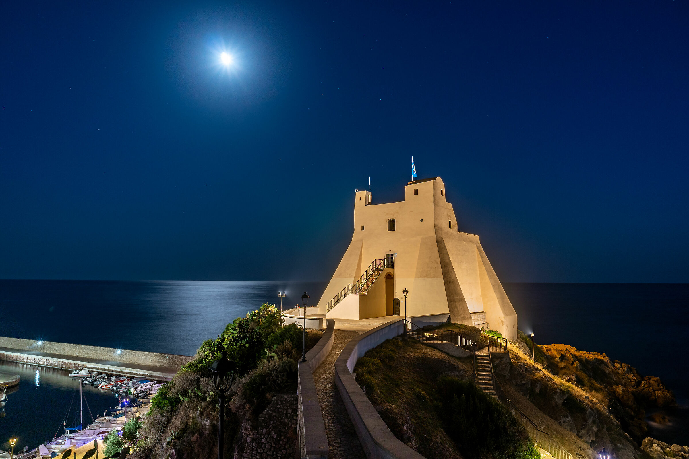 Sorella Luna su Torre Truglia