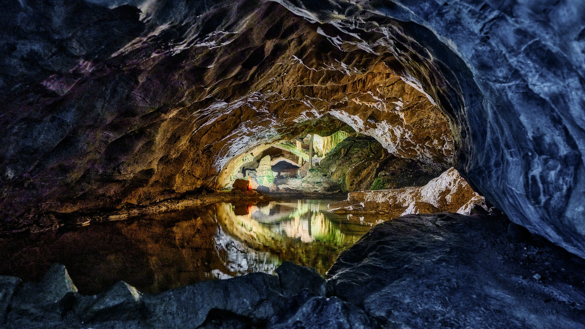 St.Beatus Caves, New