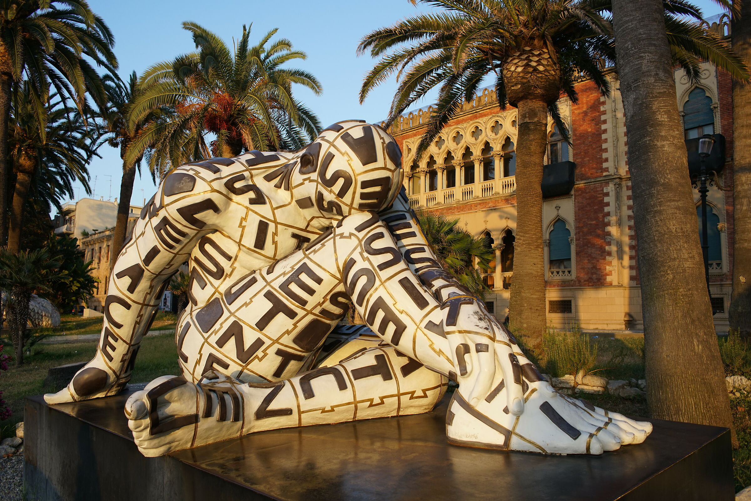 statue a reggio