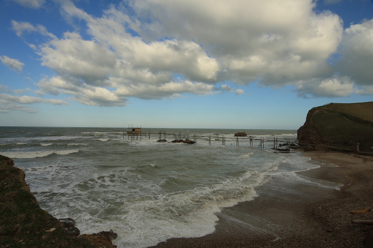 mare mosso a Punta Aderci