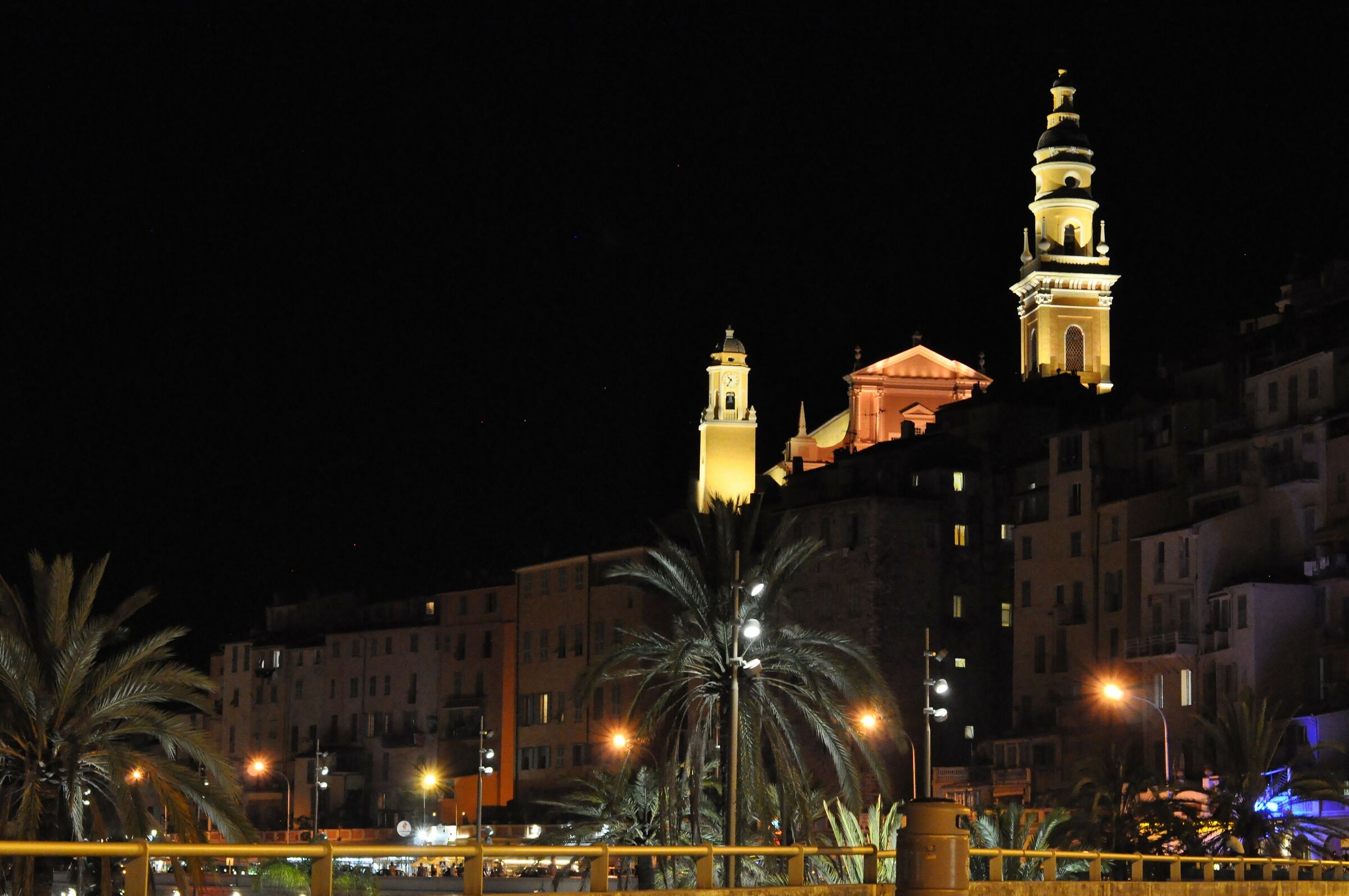 Menton villas la nuit