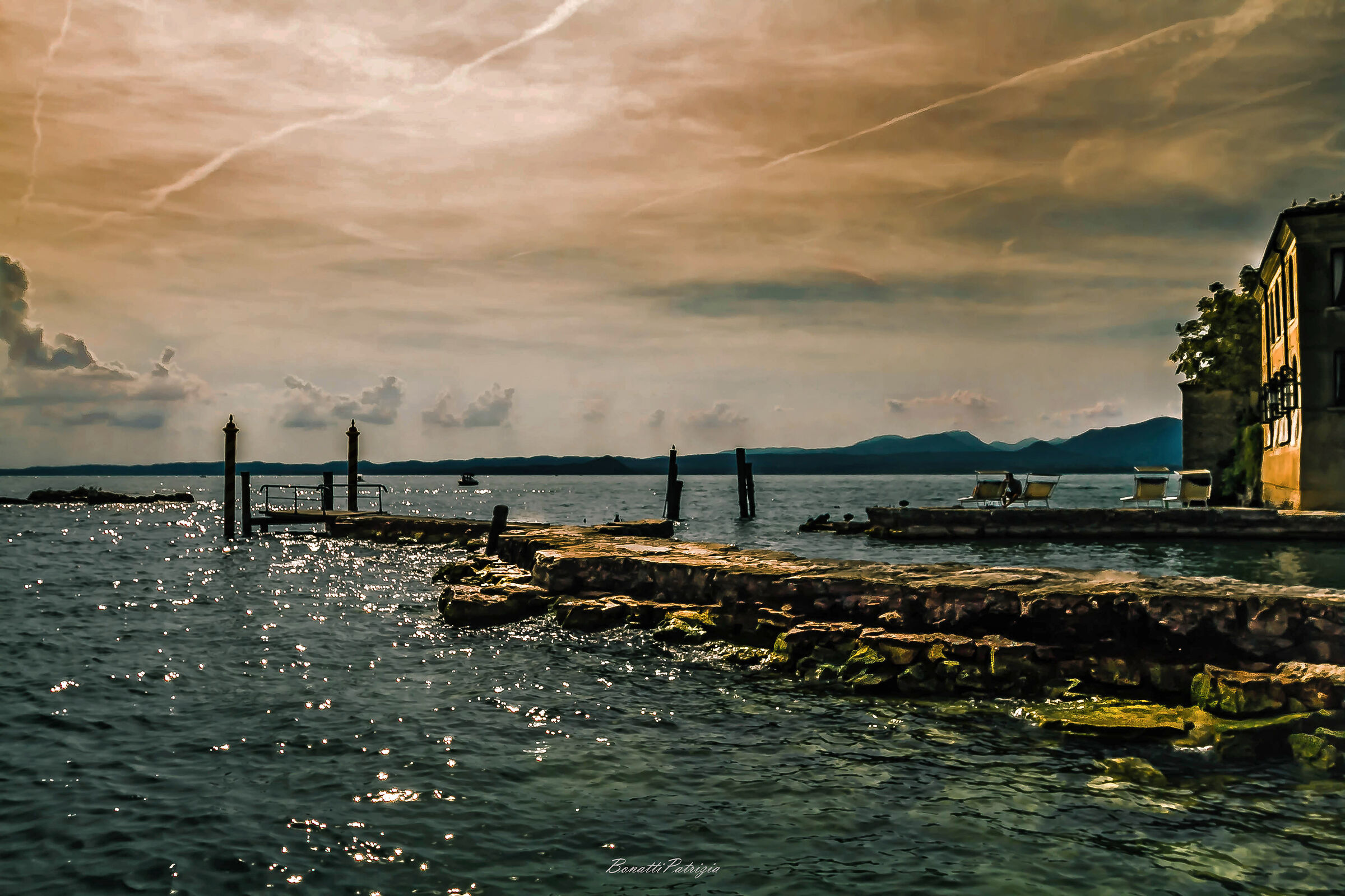 I hear the sound of an exploding silence. (san