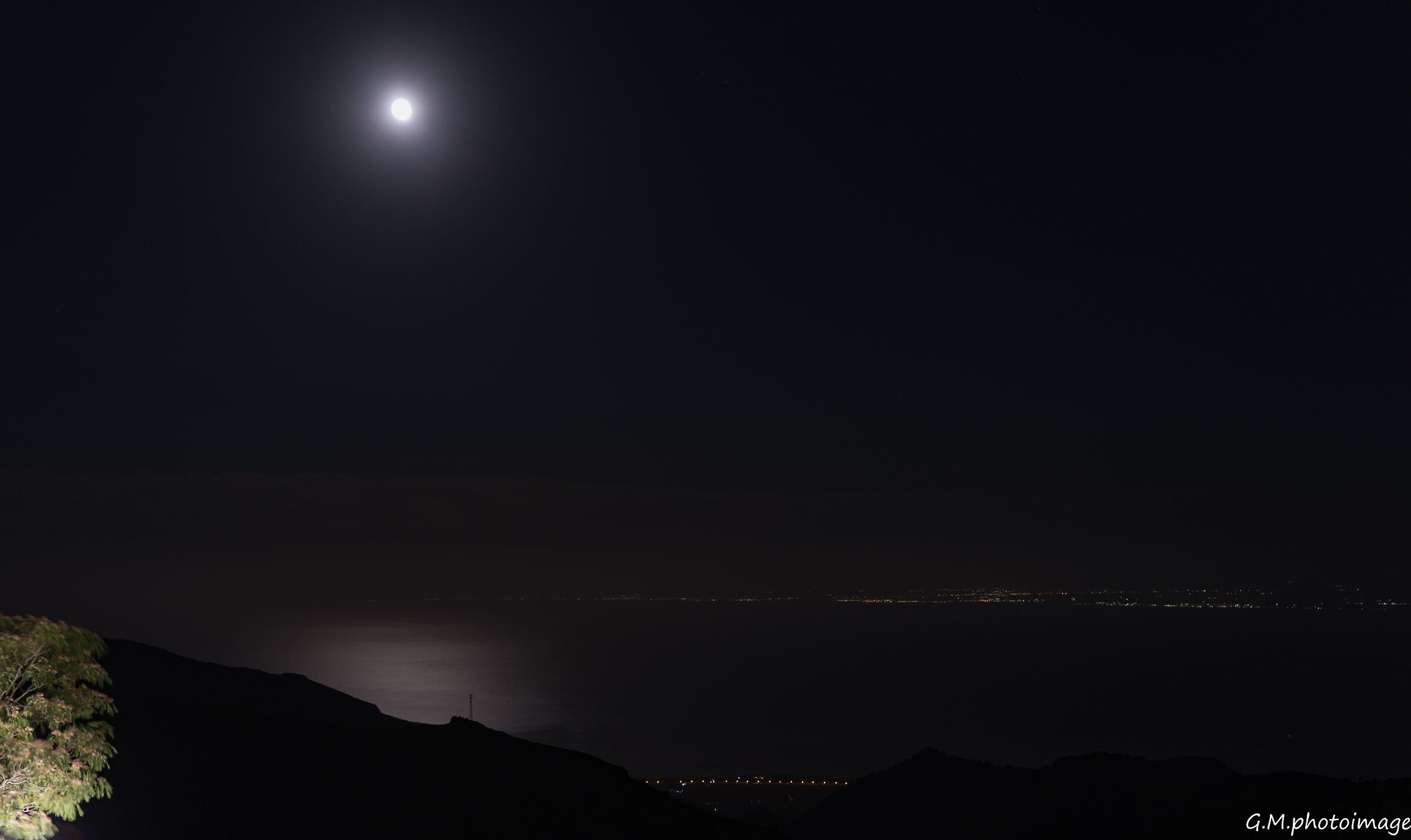 Moon in the Gulf of Manfredonia