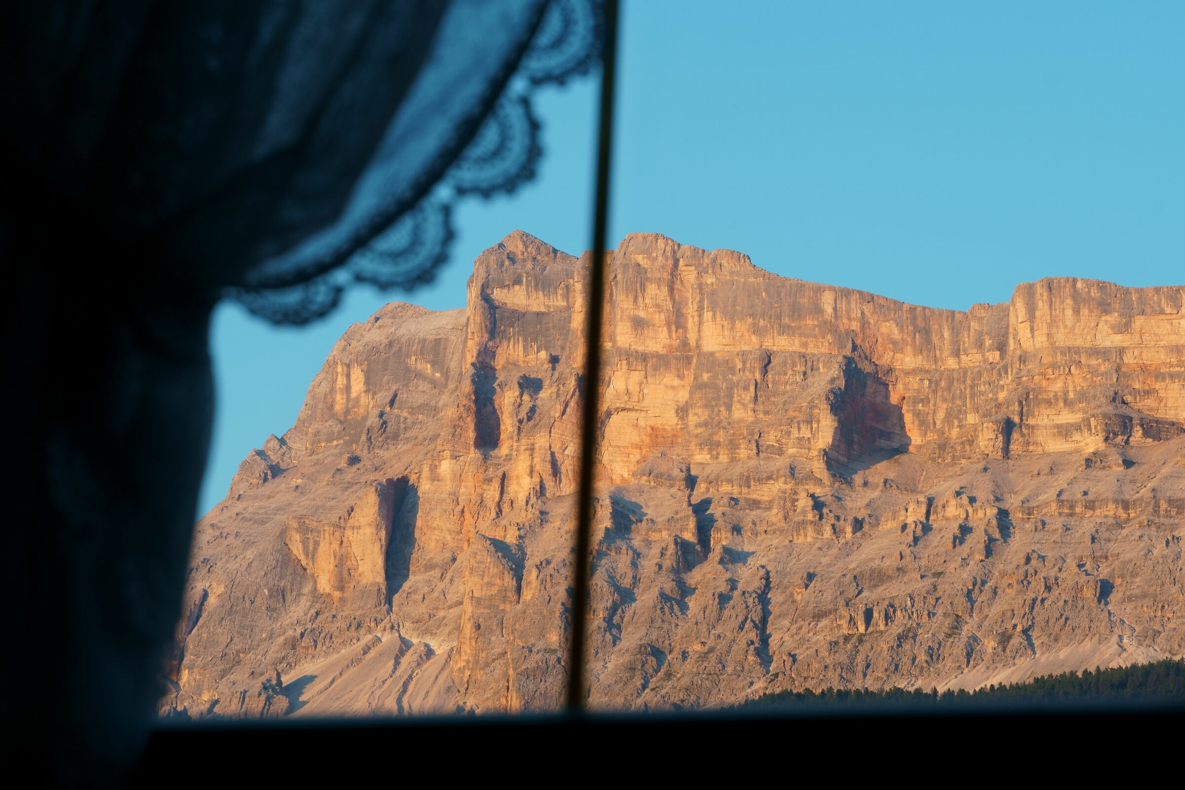 Sas dla Crusc - window with a view