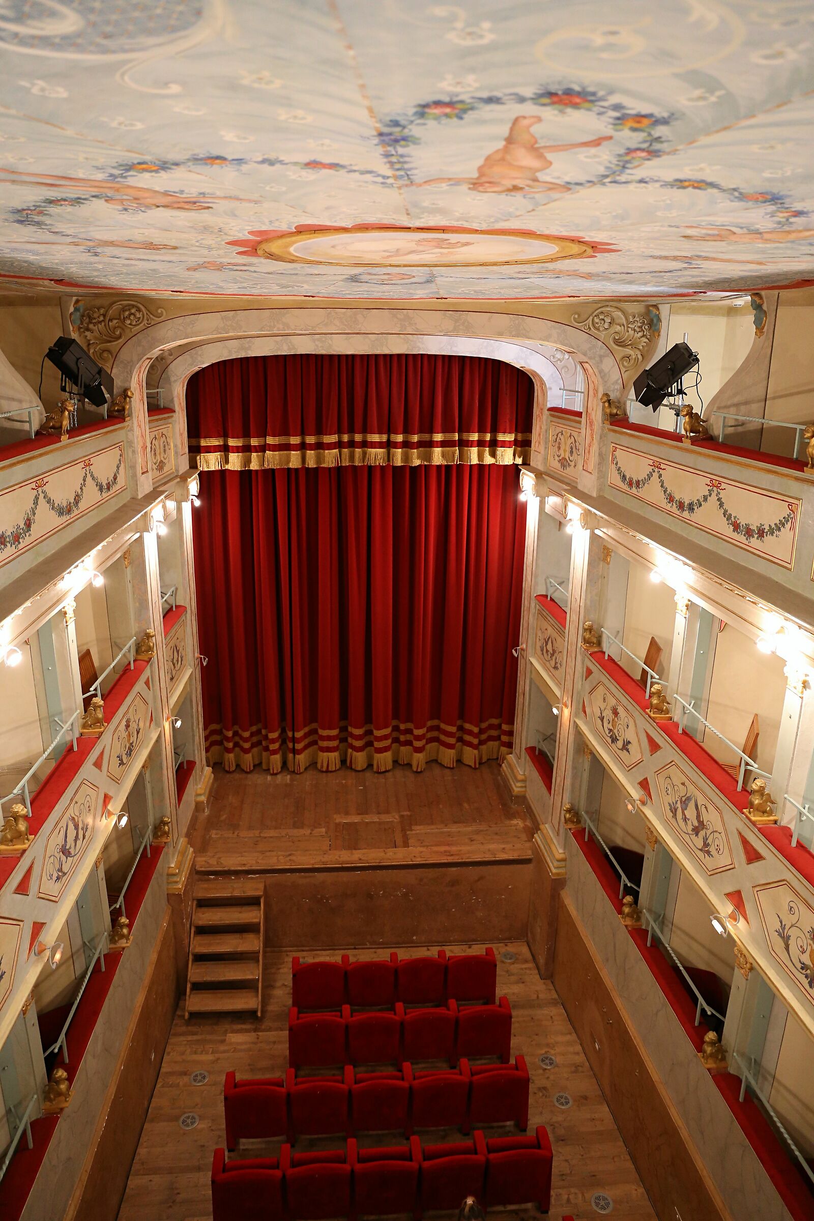 Apollo Mondavio Theatre (Pu)