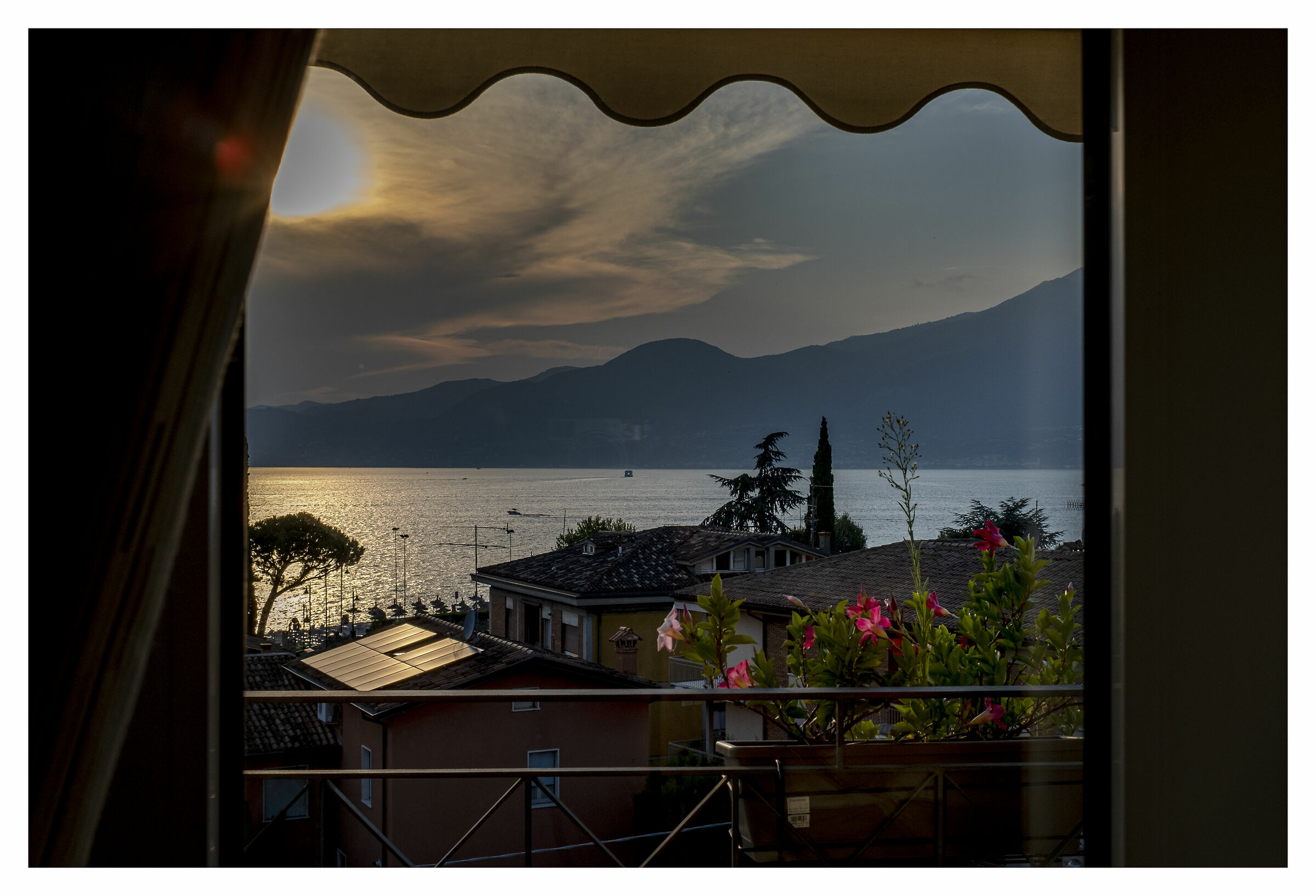 camera vista lago ...