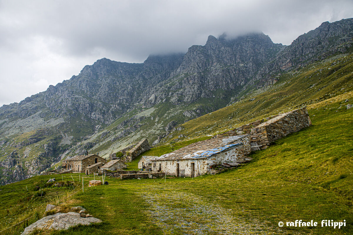 Alpe Settefontane with his two impressive avalanches