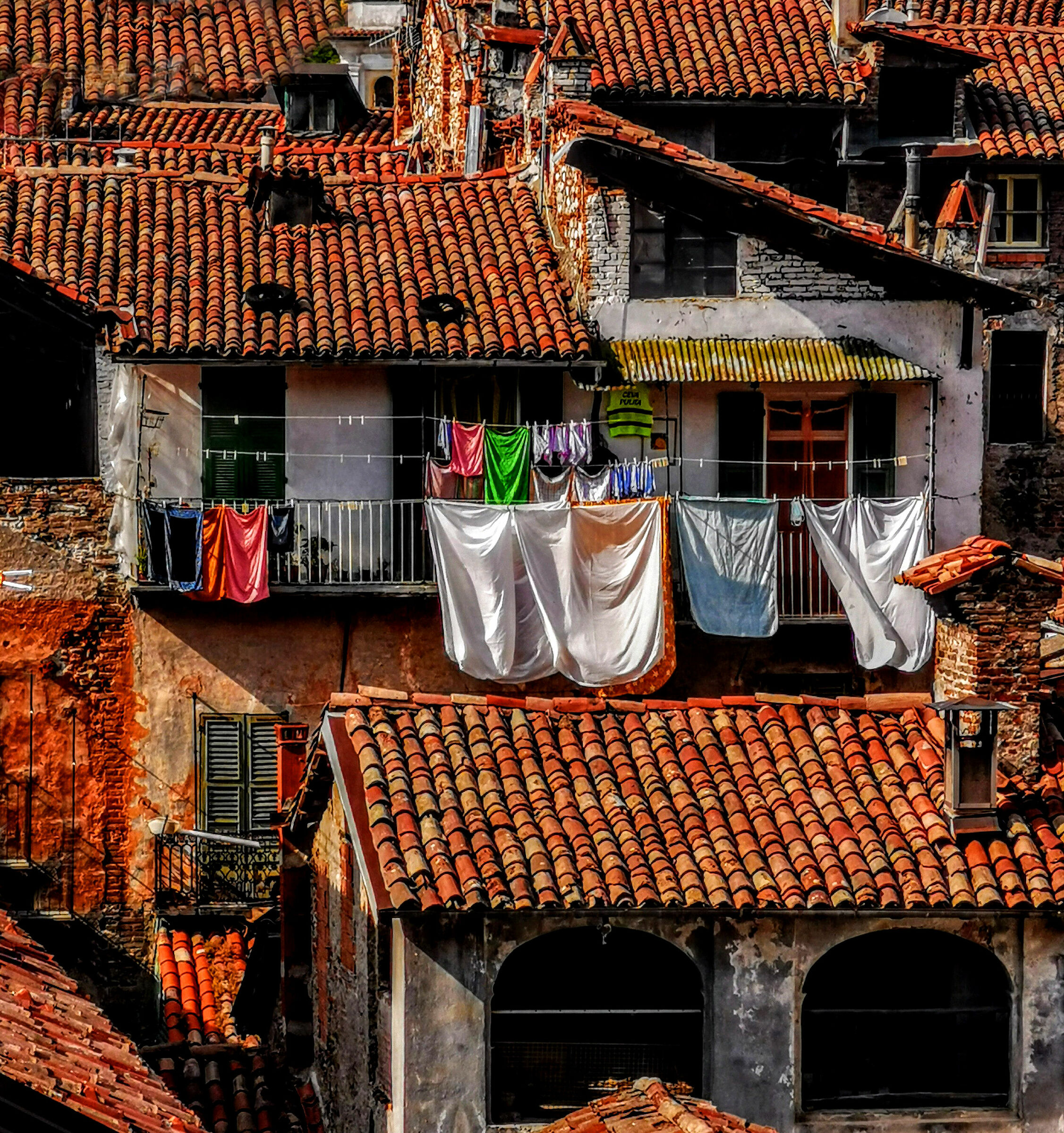 Panni e vecchie tegole