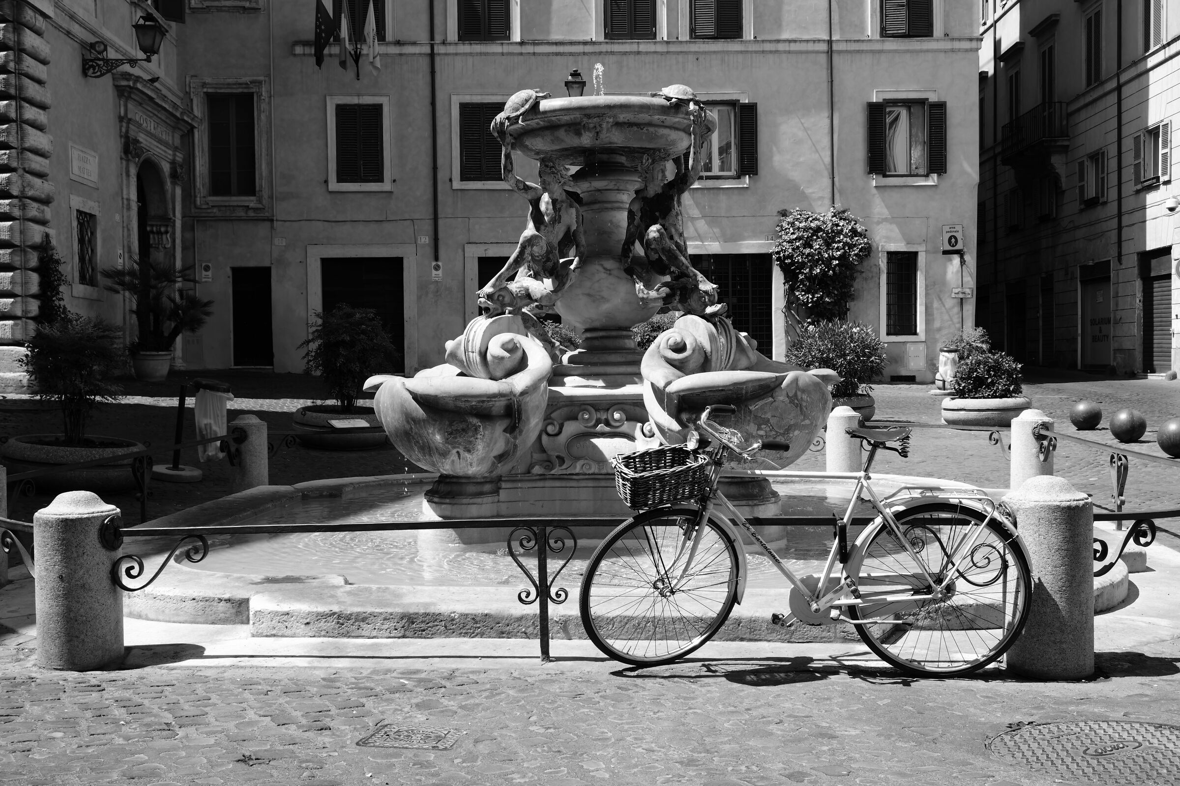 Piazza Mattei (Fontana delle tartarughe) - Roma, 2020