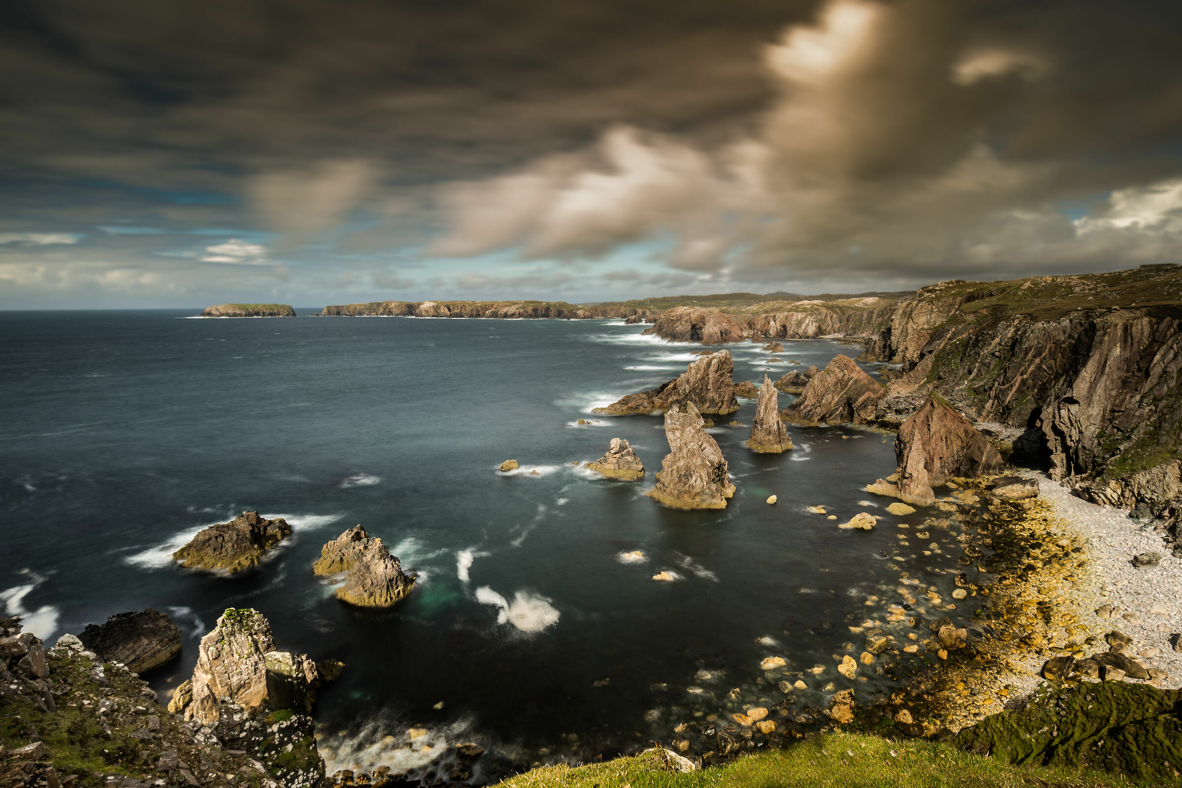 Mangersta Sea Stacks - Ebridi Esterne