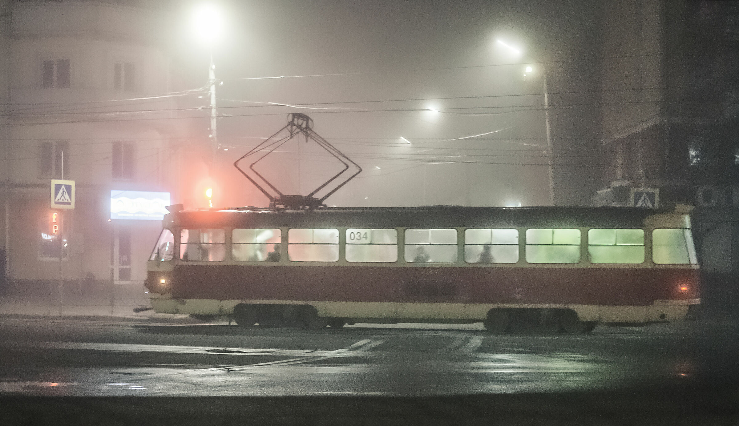 Vecchia ceble car nel mattino nebbioso