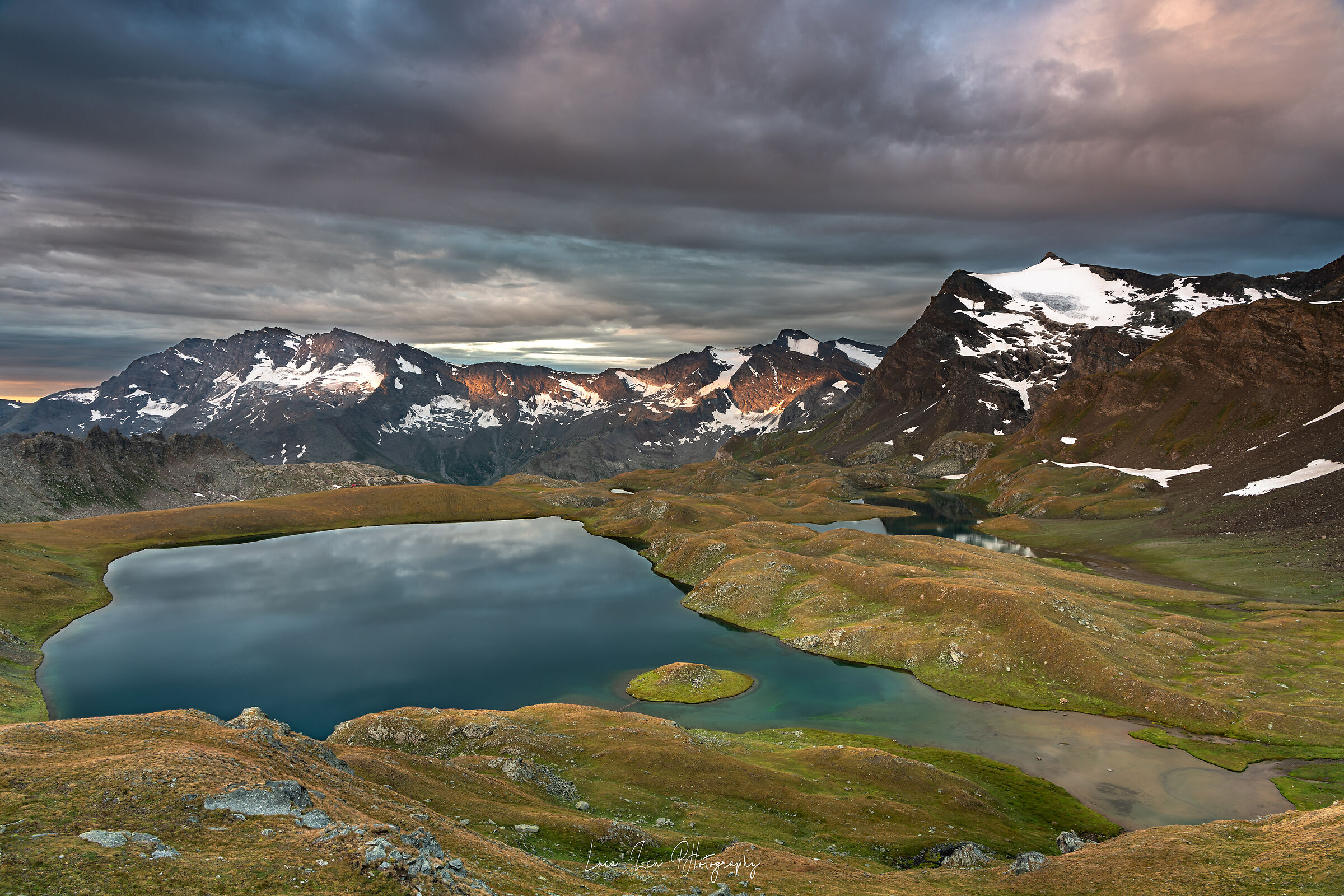 "Magnifica alba ai laghi Rosset e Leità"