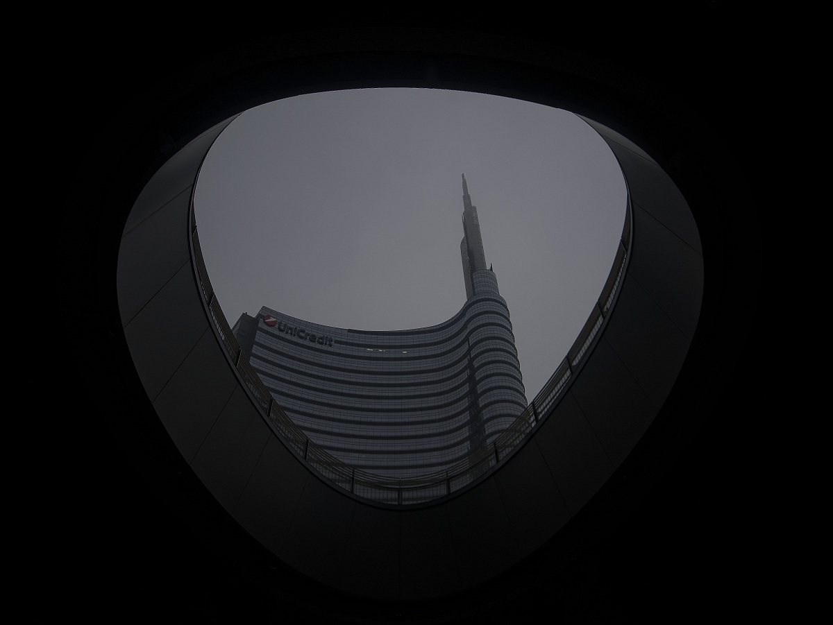 Cesar Pelli Tower in Milan