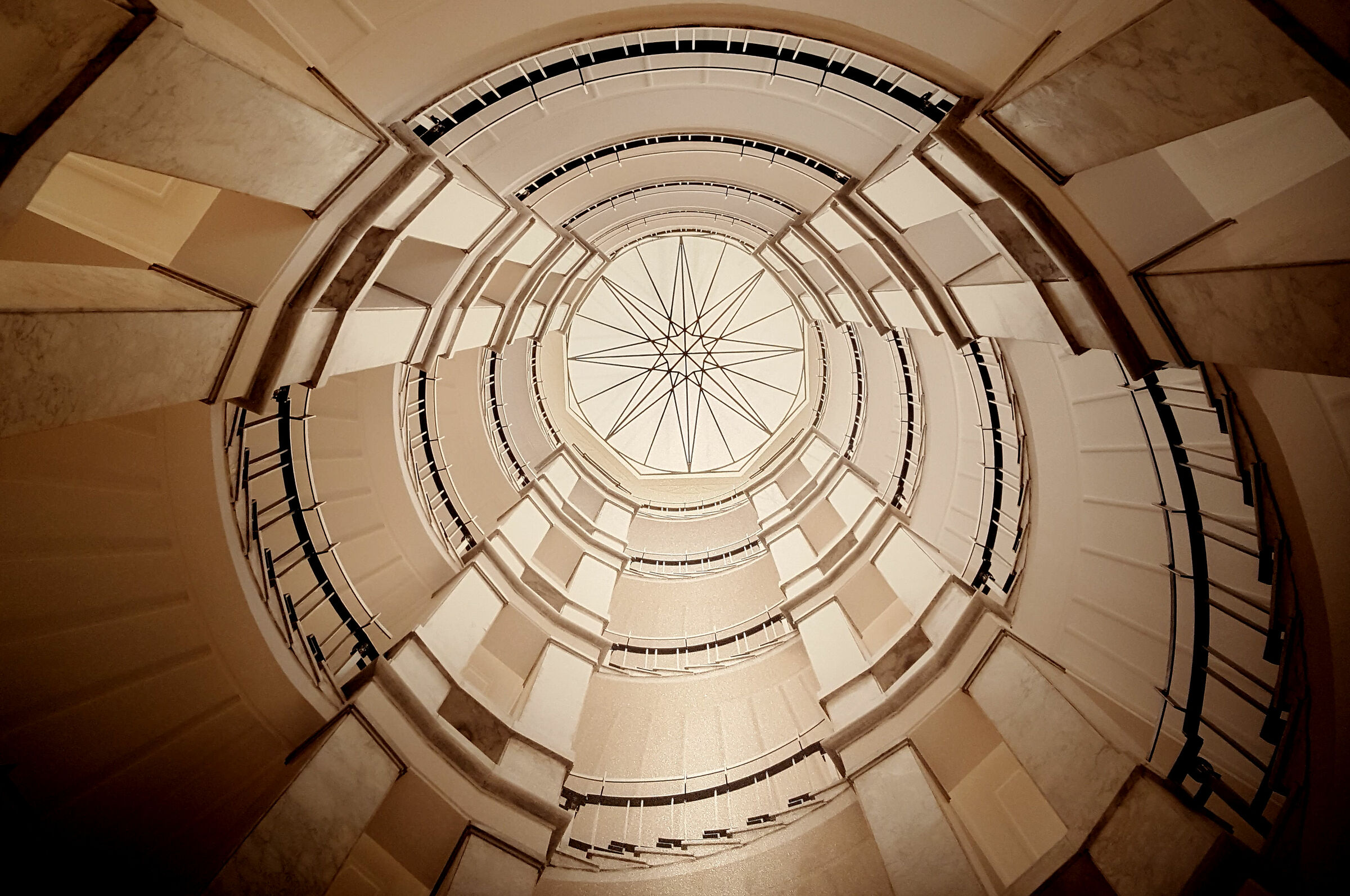 scala a spirale - palazzo mezzanotte