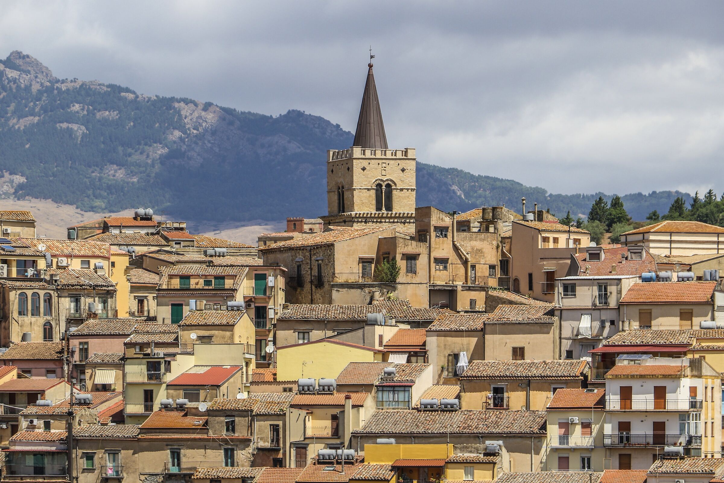 Campanile, case e tetti.