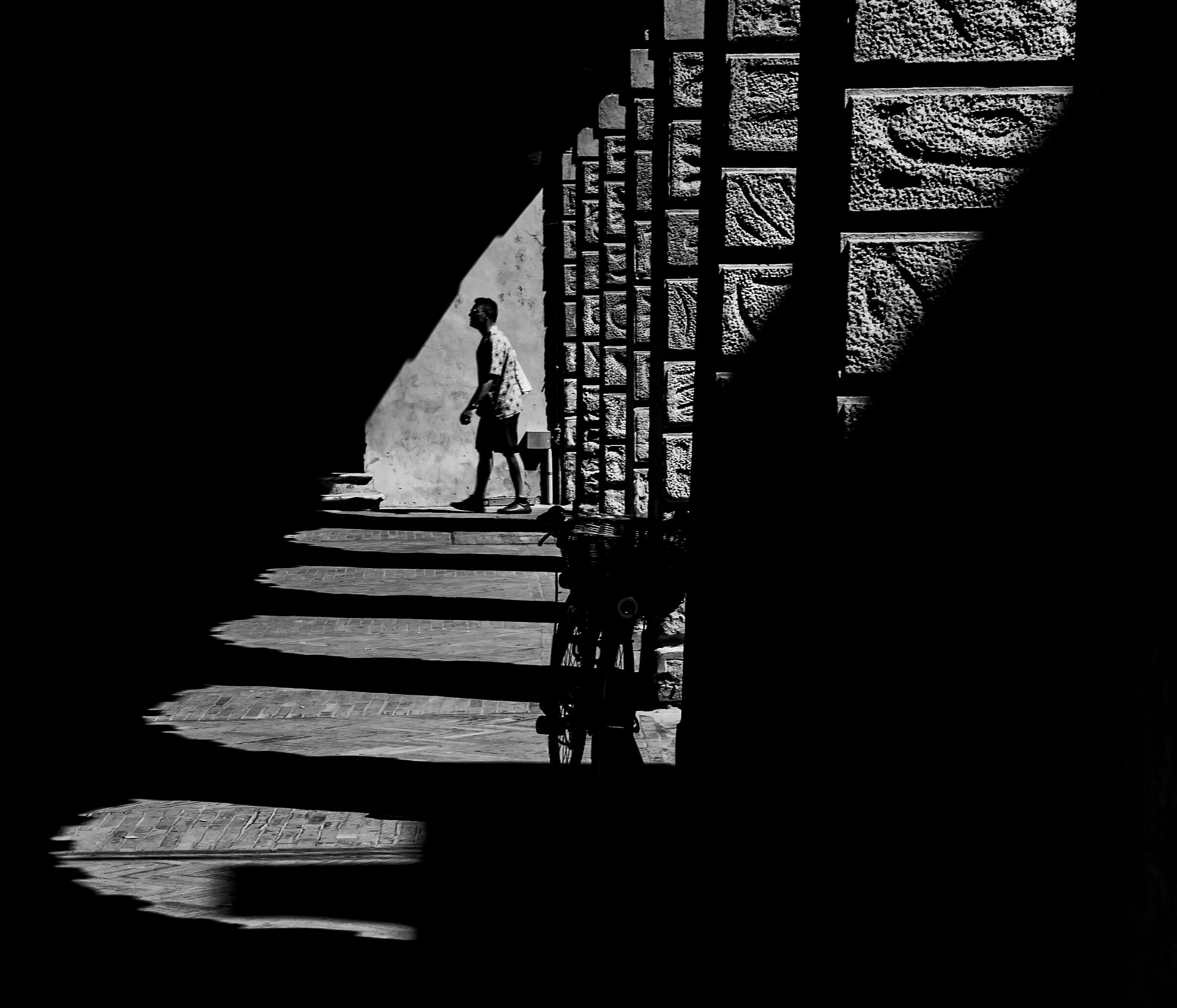 Between light and shadows