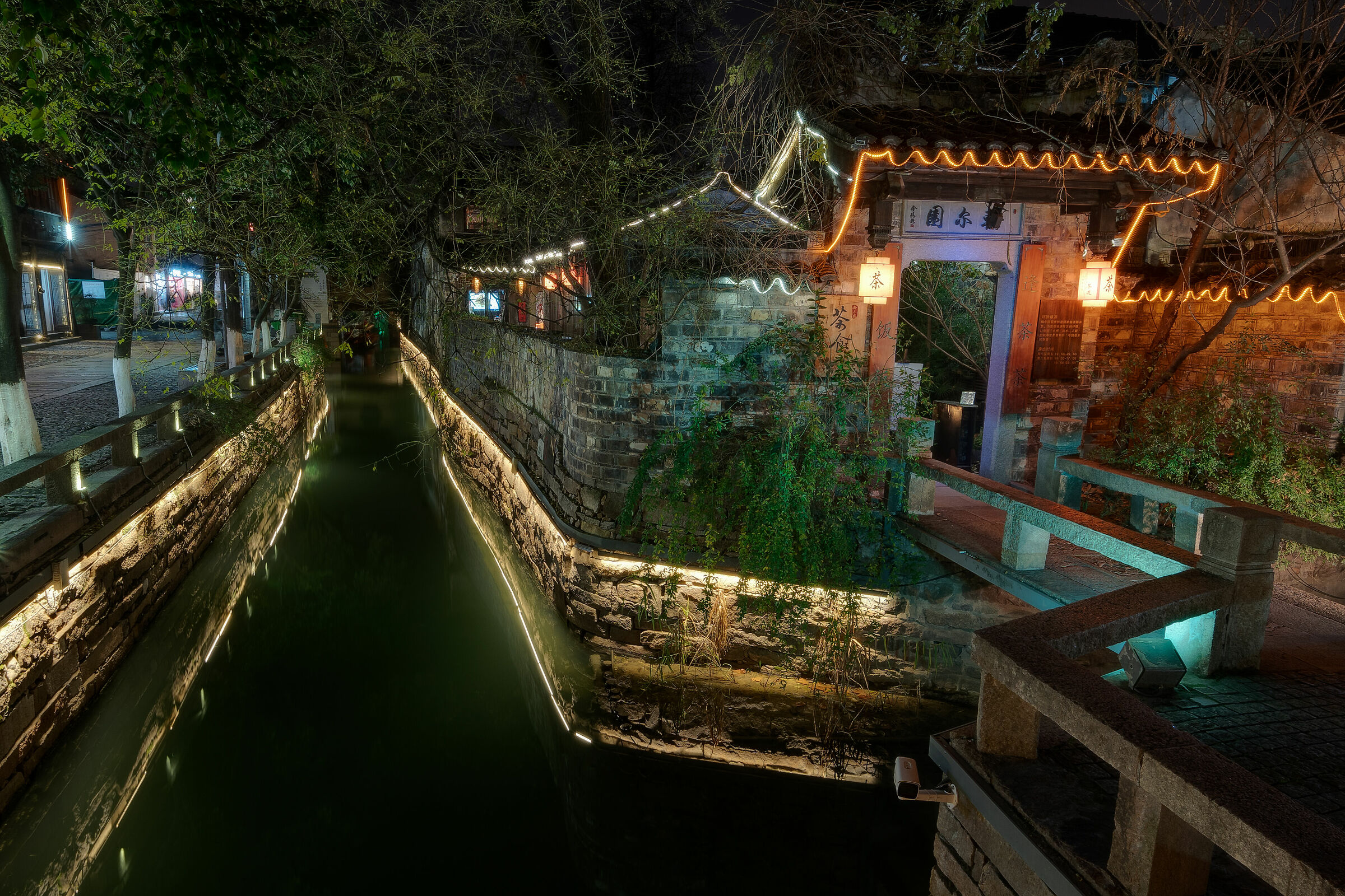 Channels and lanterns I