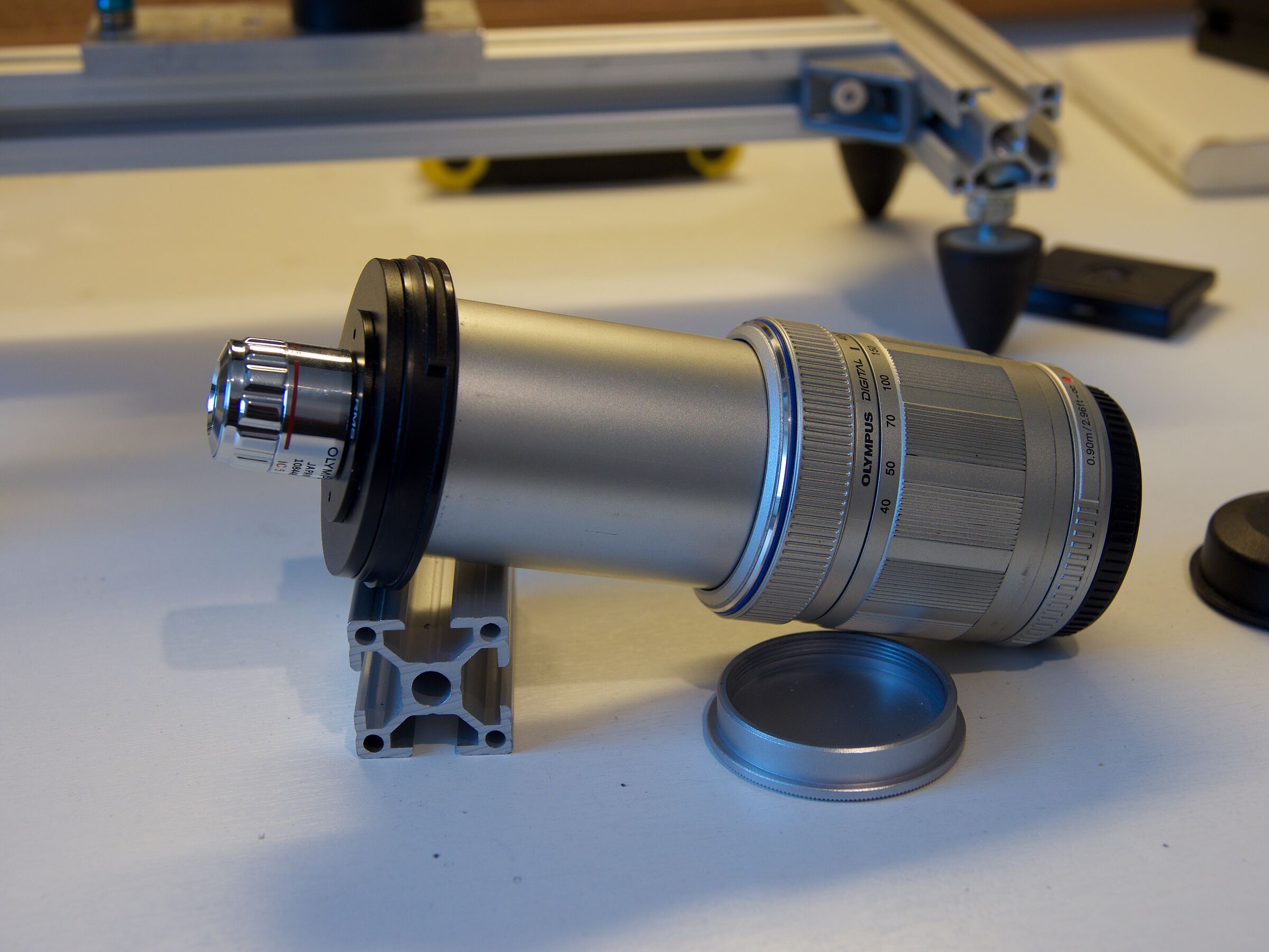 Zoom con obiettivo microscopio