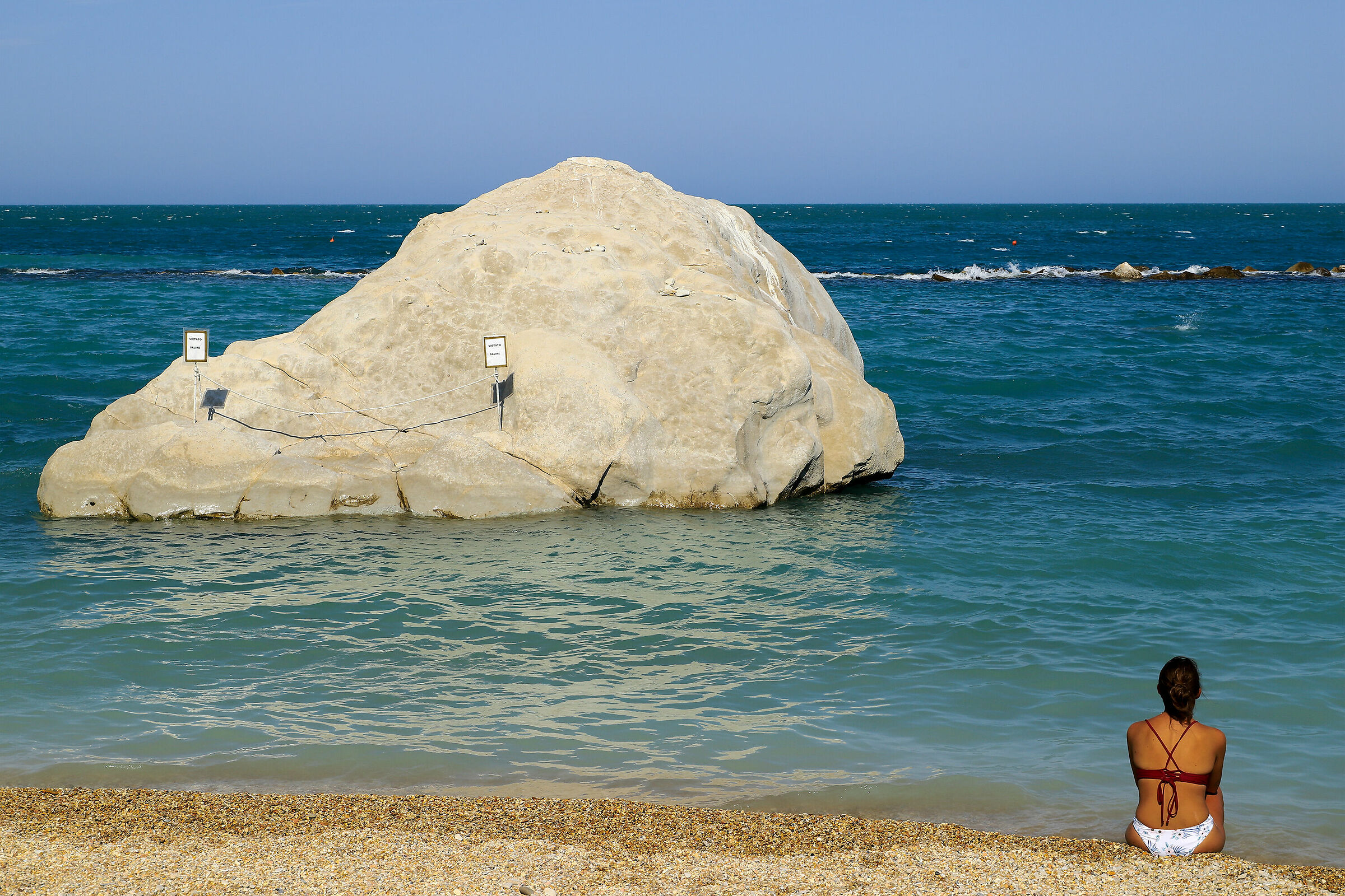Frie's Beach: Beauty and the Rock