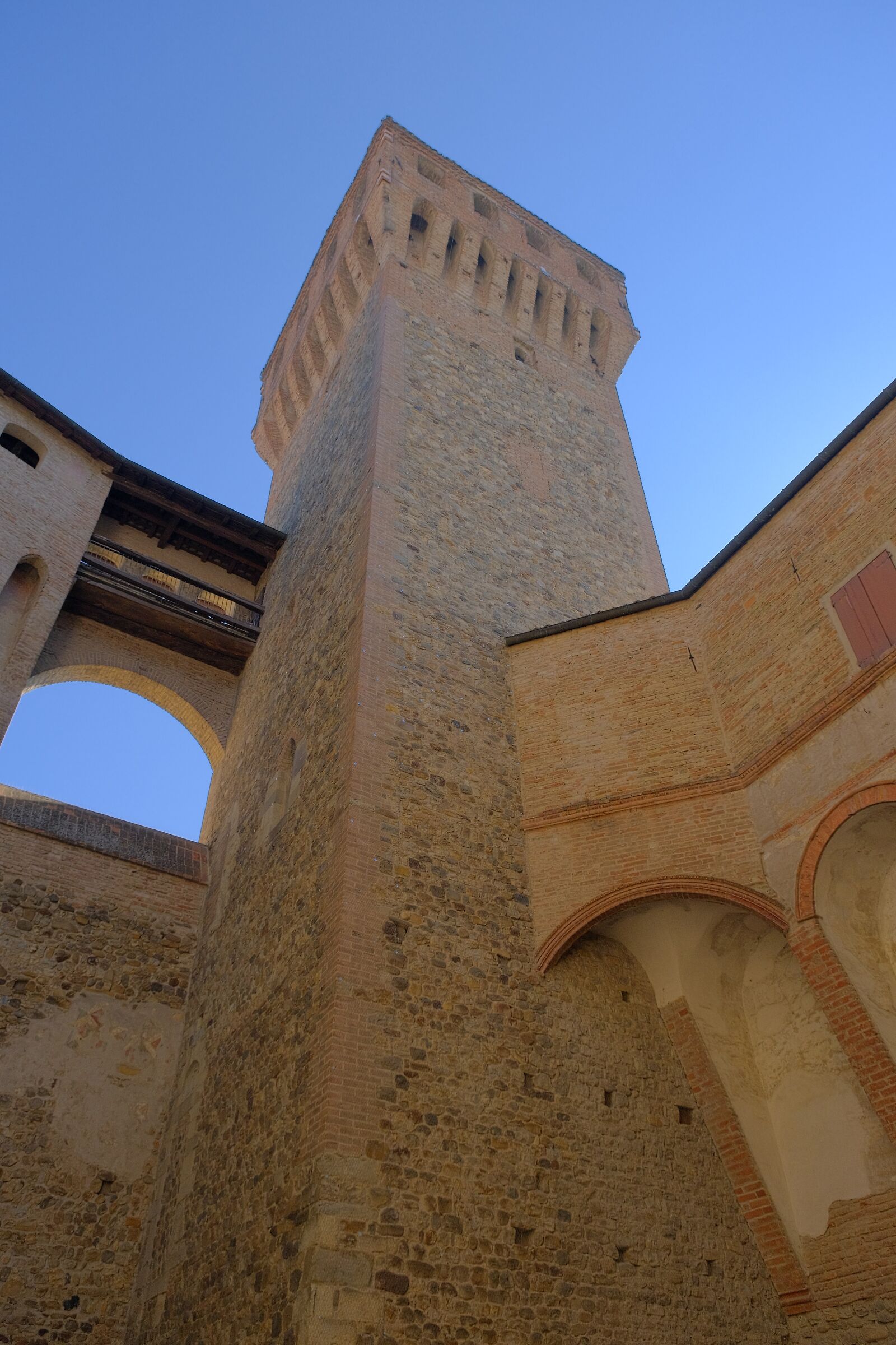 Rocca di Vignola (Mo), cortile interno