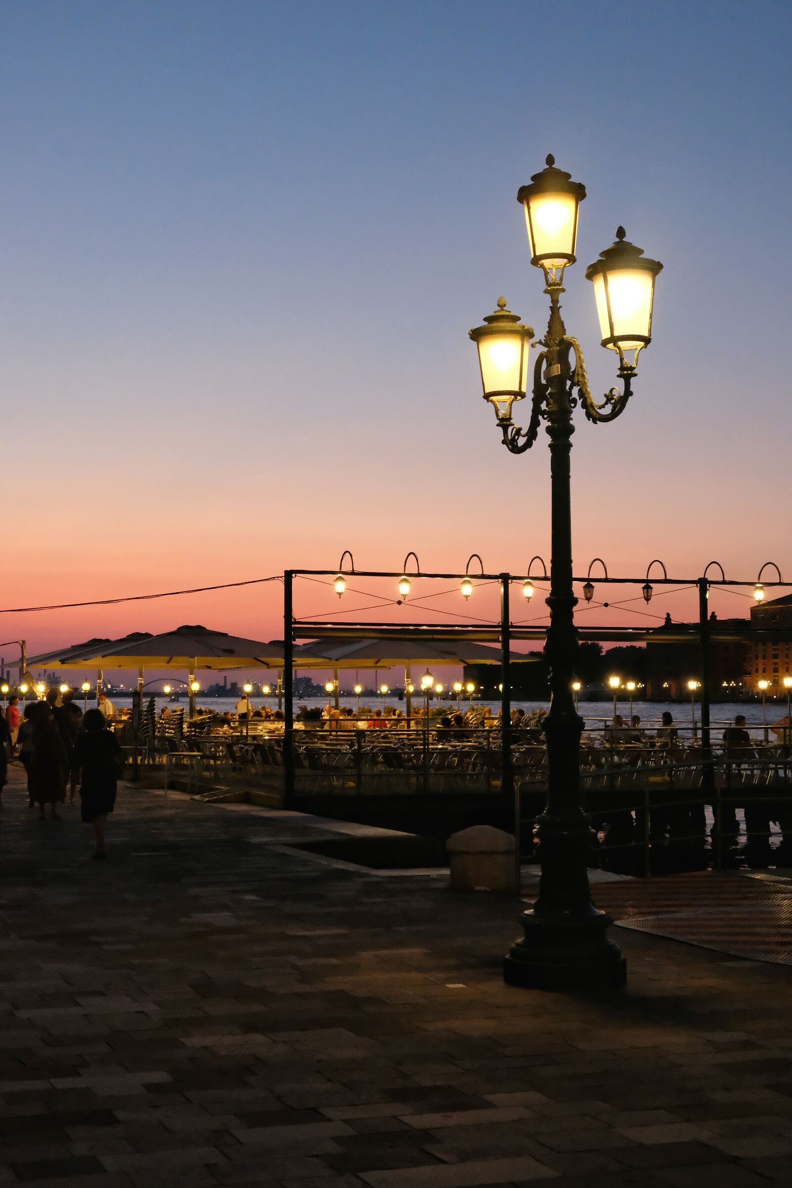 Aperitivo al tramonto