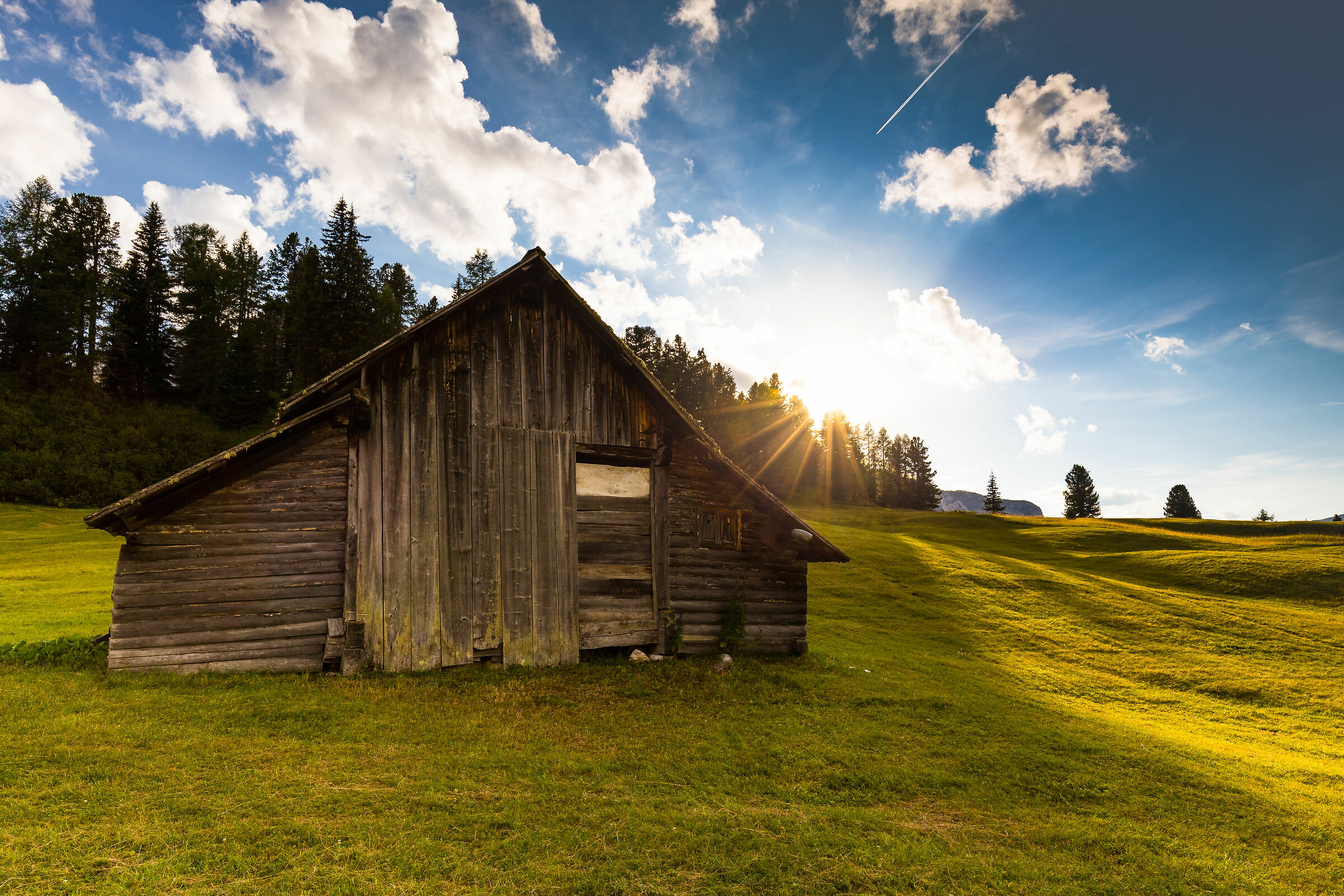 L'ultimo raggio di sole illumina Prato Piazza