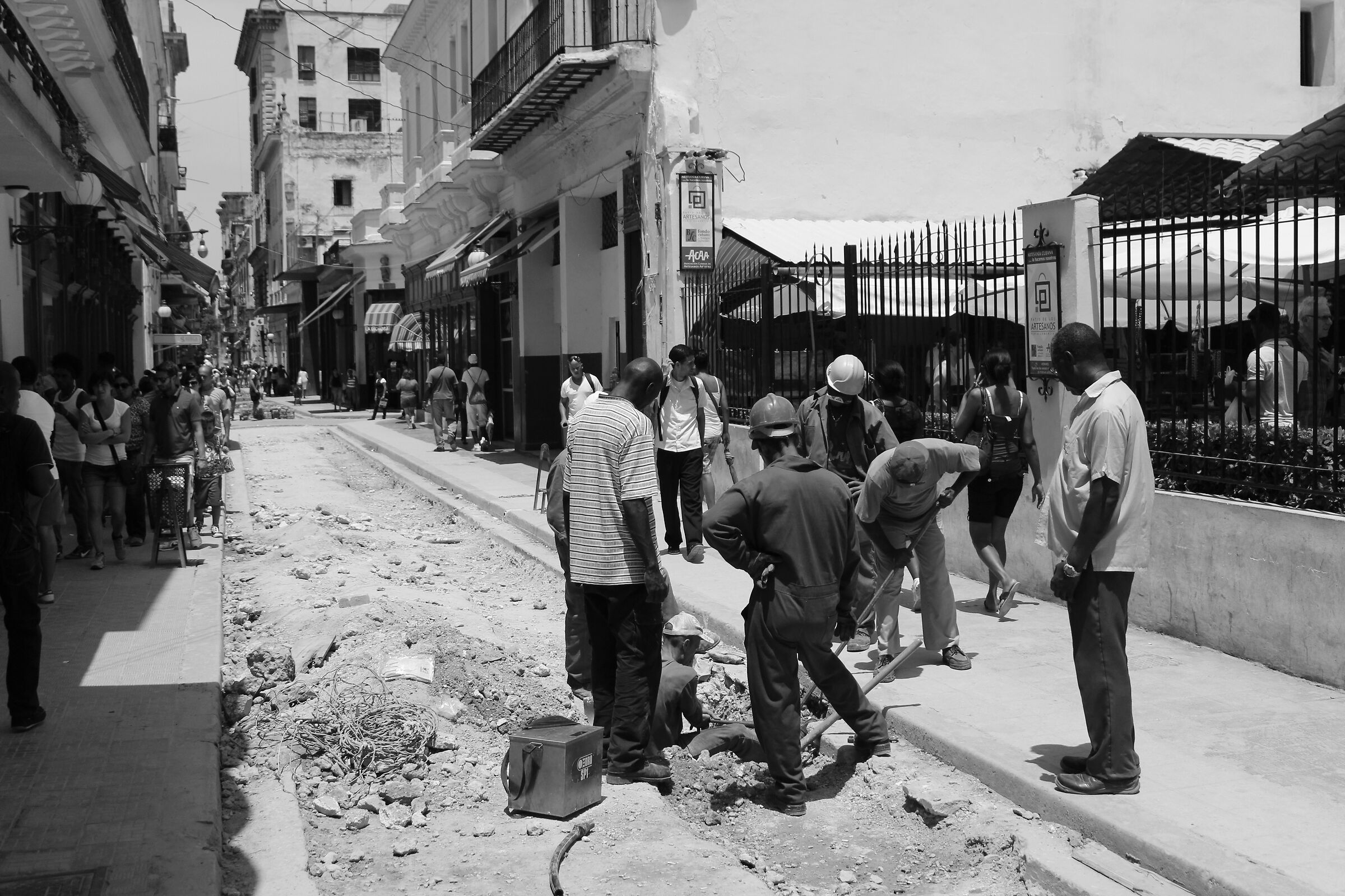 Men at work in Havana