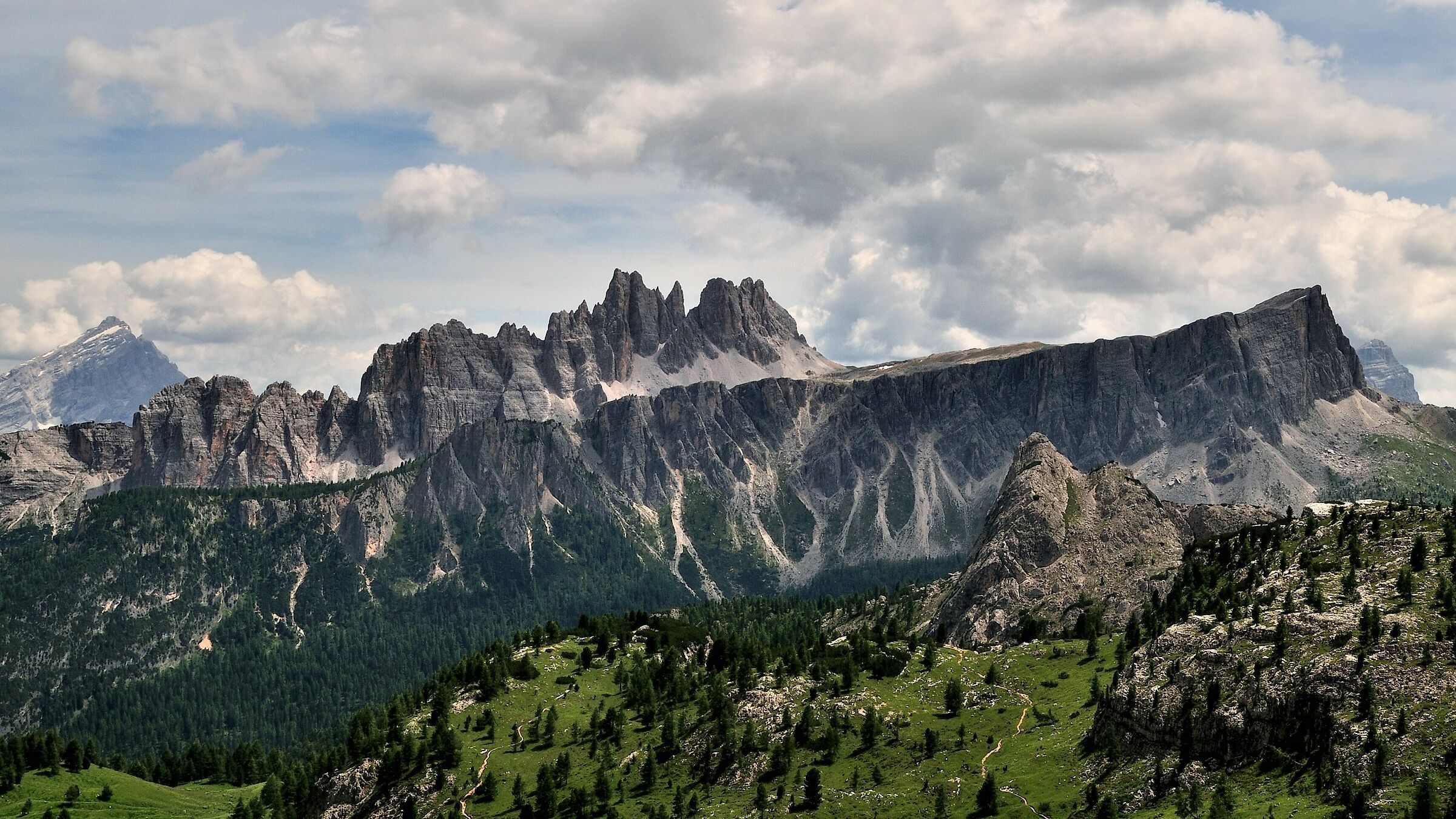 Uno sguardo dalle Cinque Torri