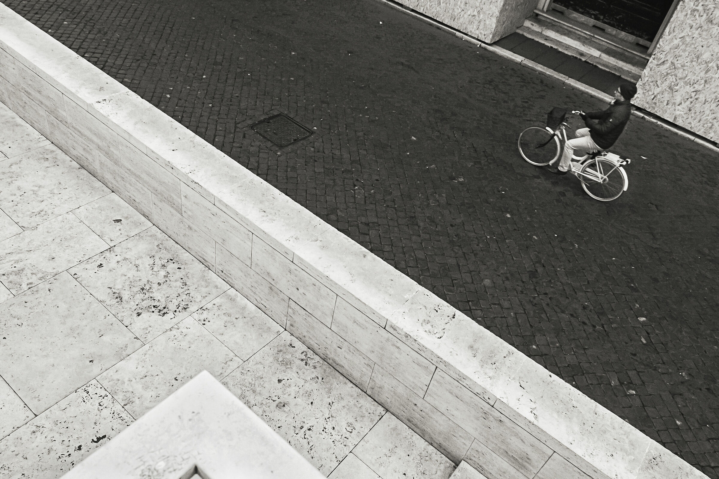 In bici, Ara Pacis, Roma 2020