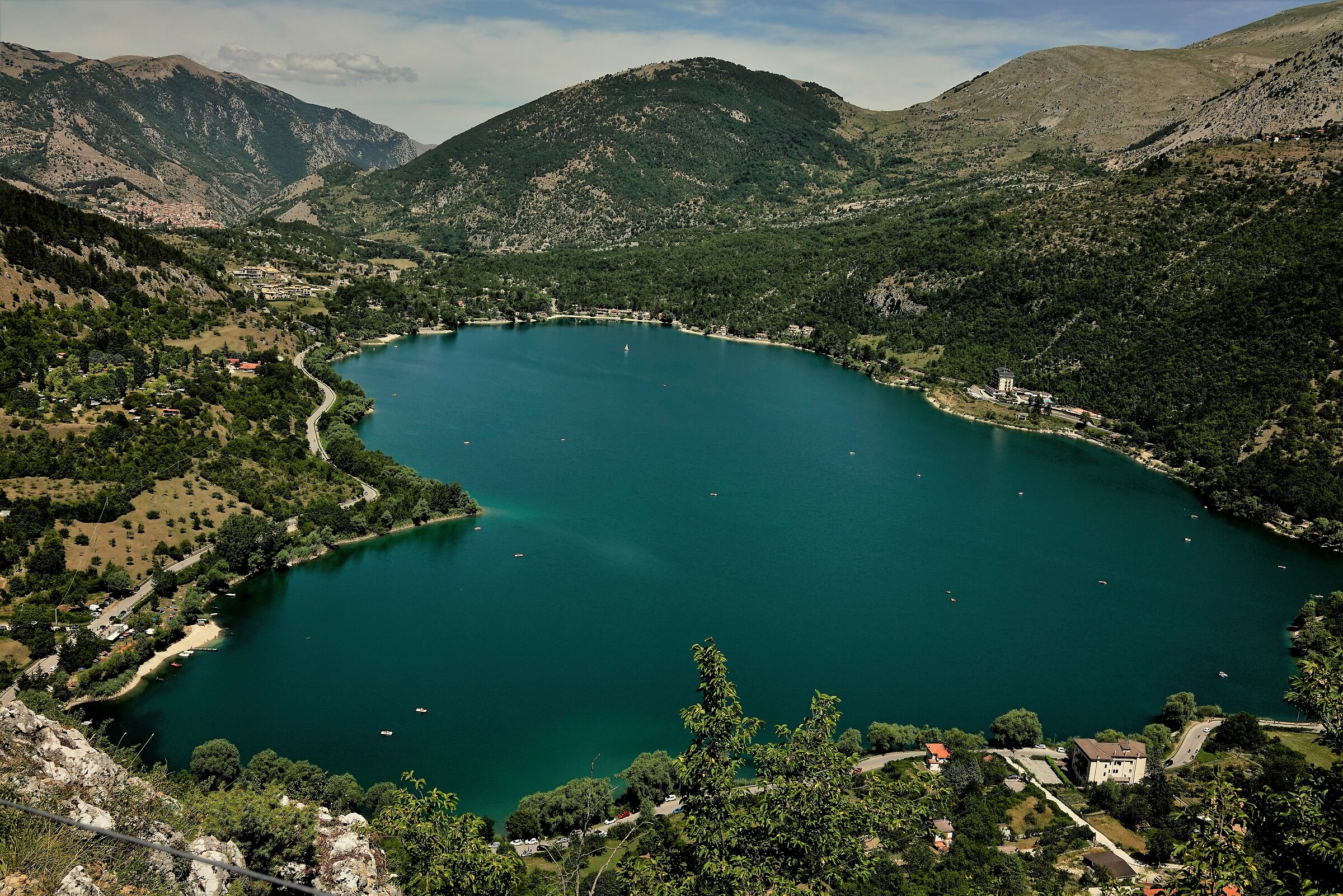 vista Lago di Scanno AQ  lungo il sentiero del cuore