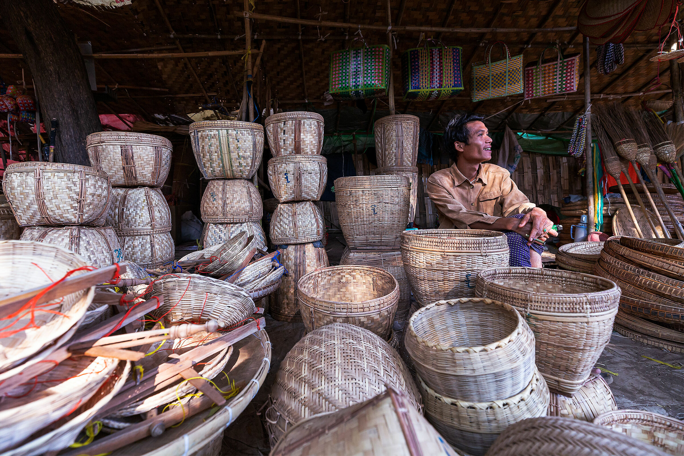 Basket seller