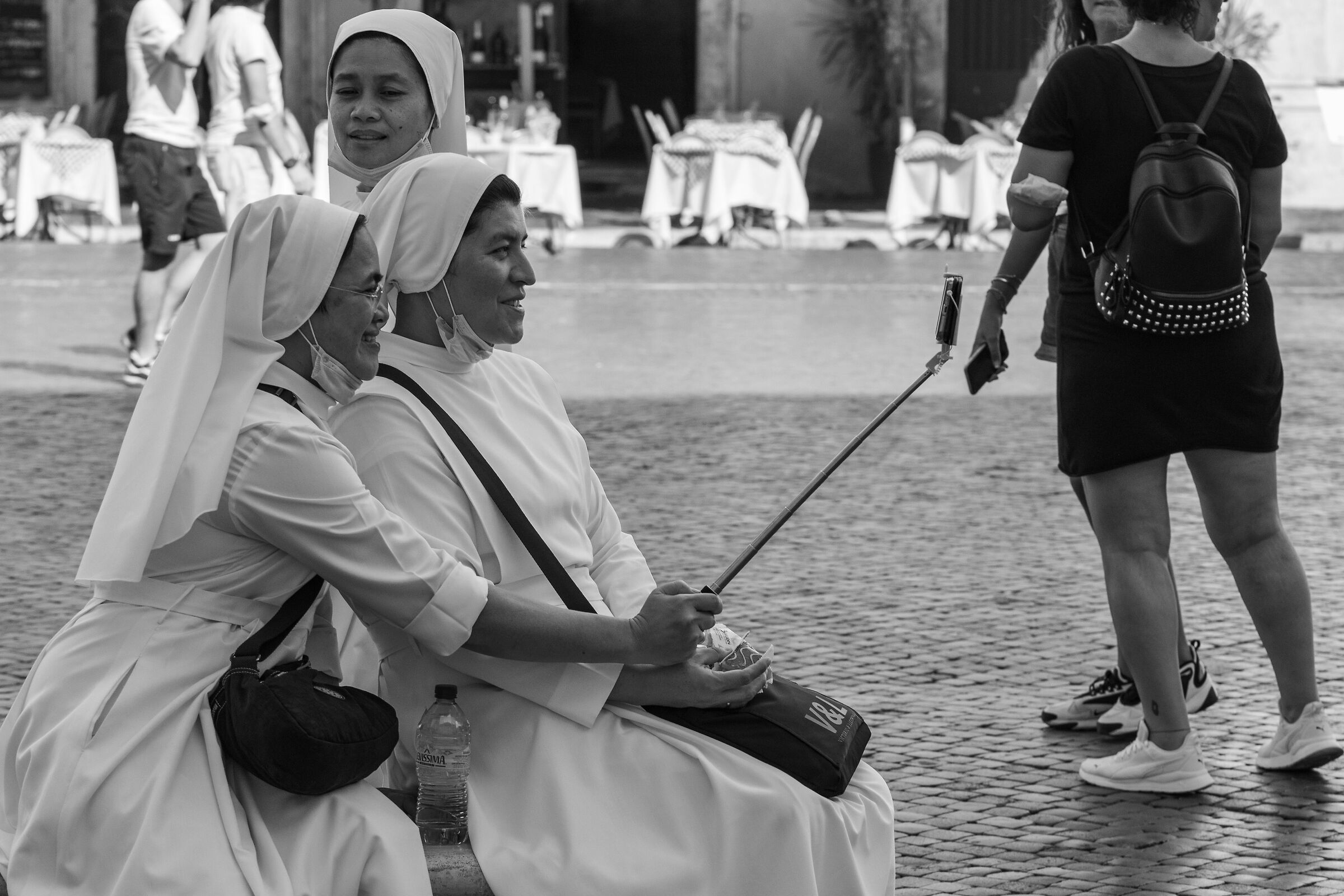 Un selfie e un Ave Maria tutti i peccati portano via...