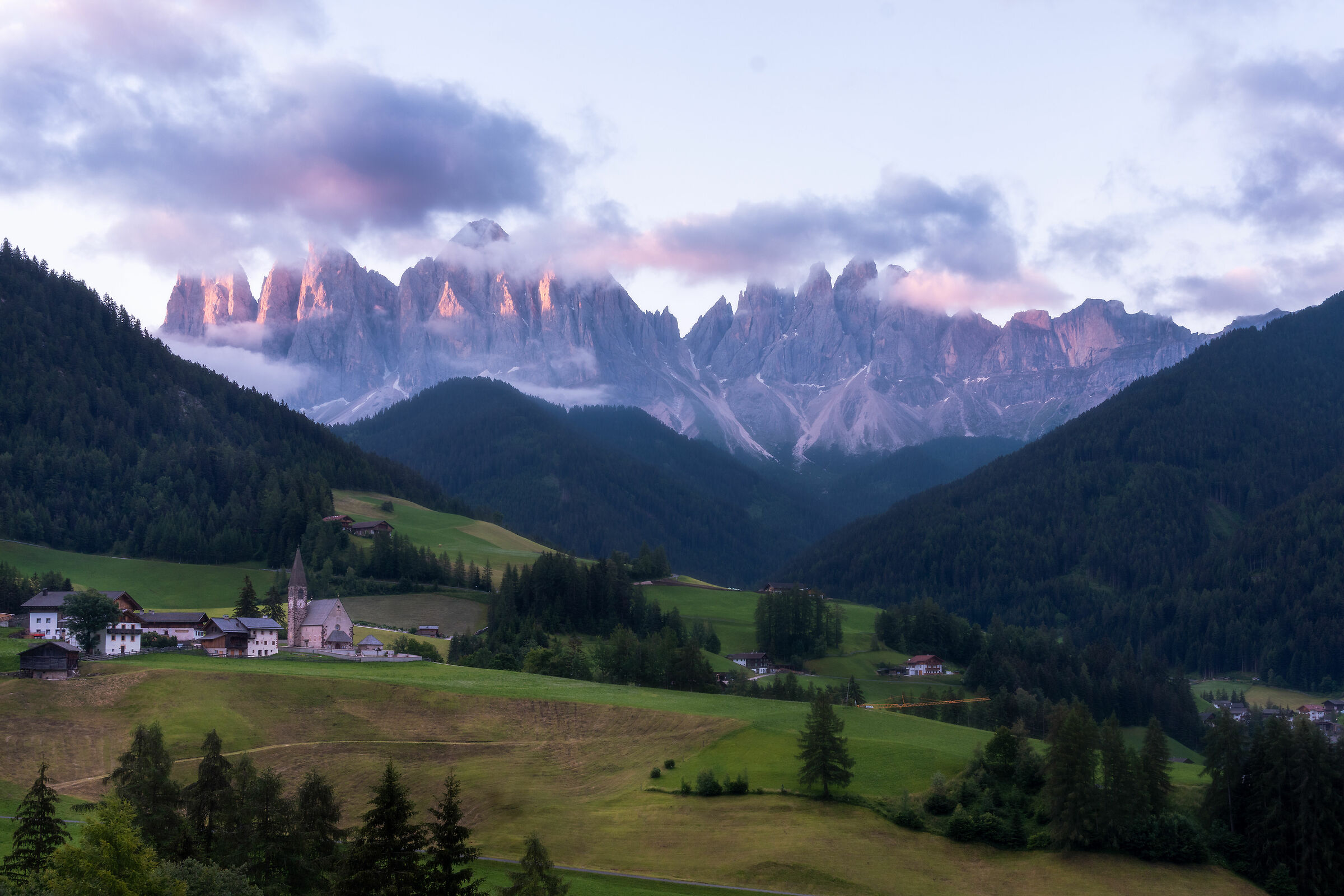 Alba in Val di Funes