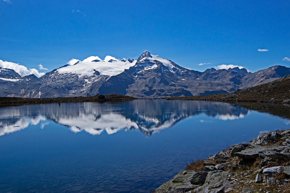 La cima del Nevoso si specchia sul Kofler See