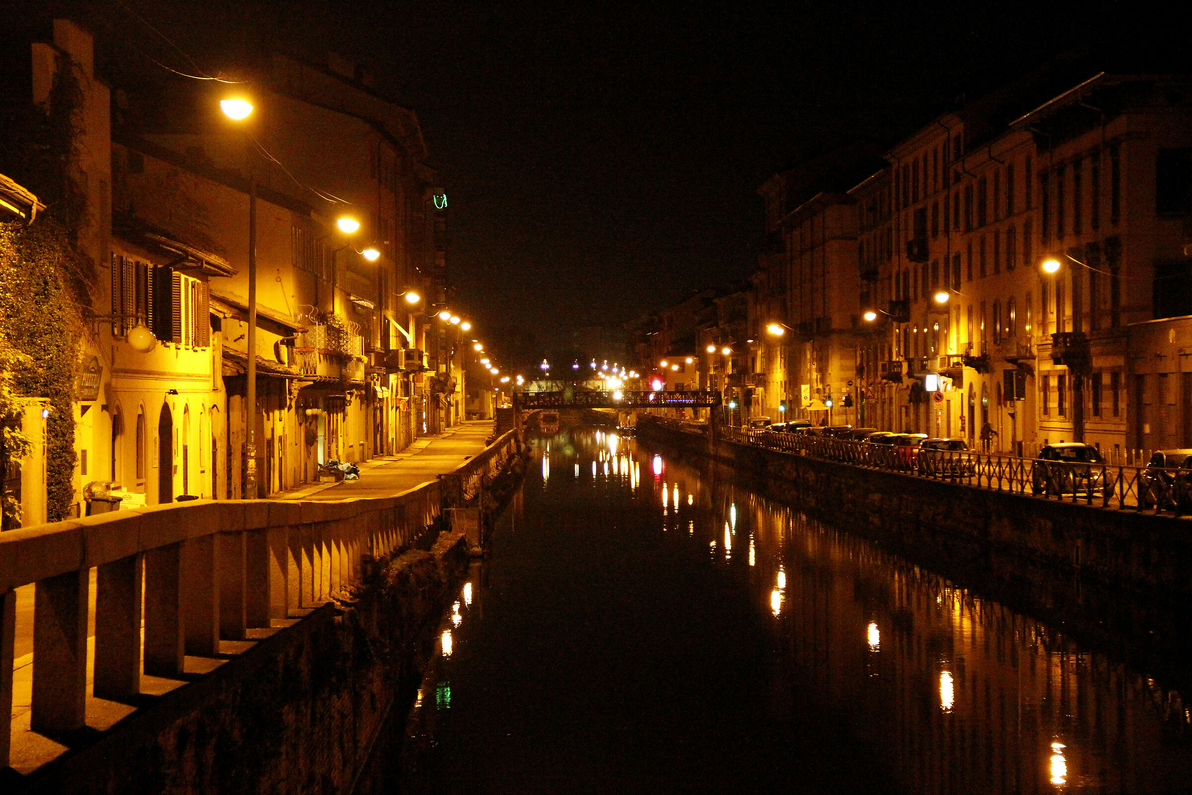 naviglio grande di notte - milano