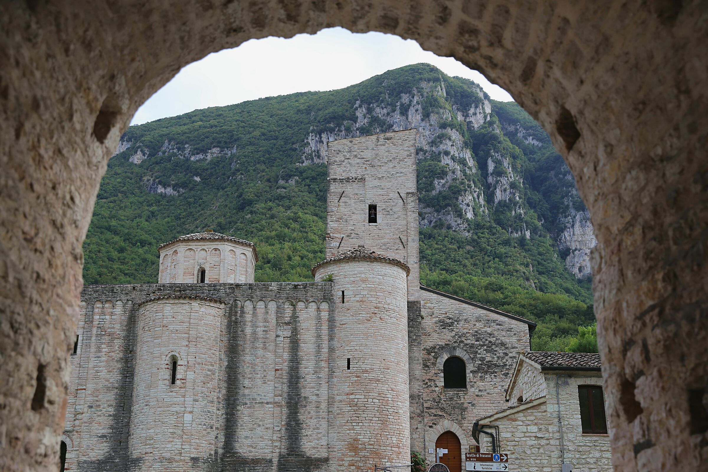 San Vittore di Genga (An)