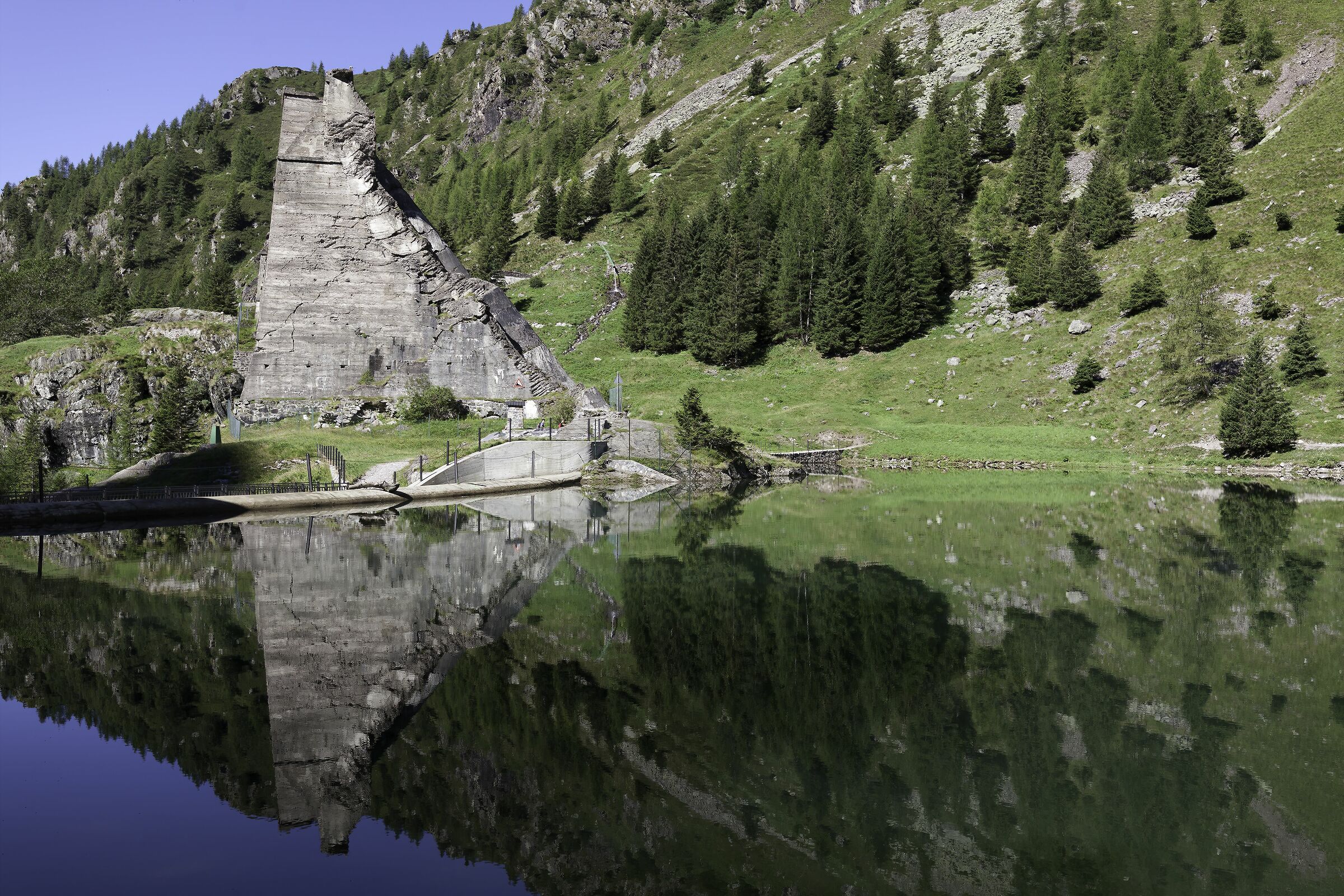 Gleno Dam - reflection